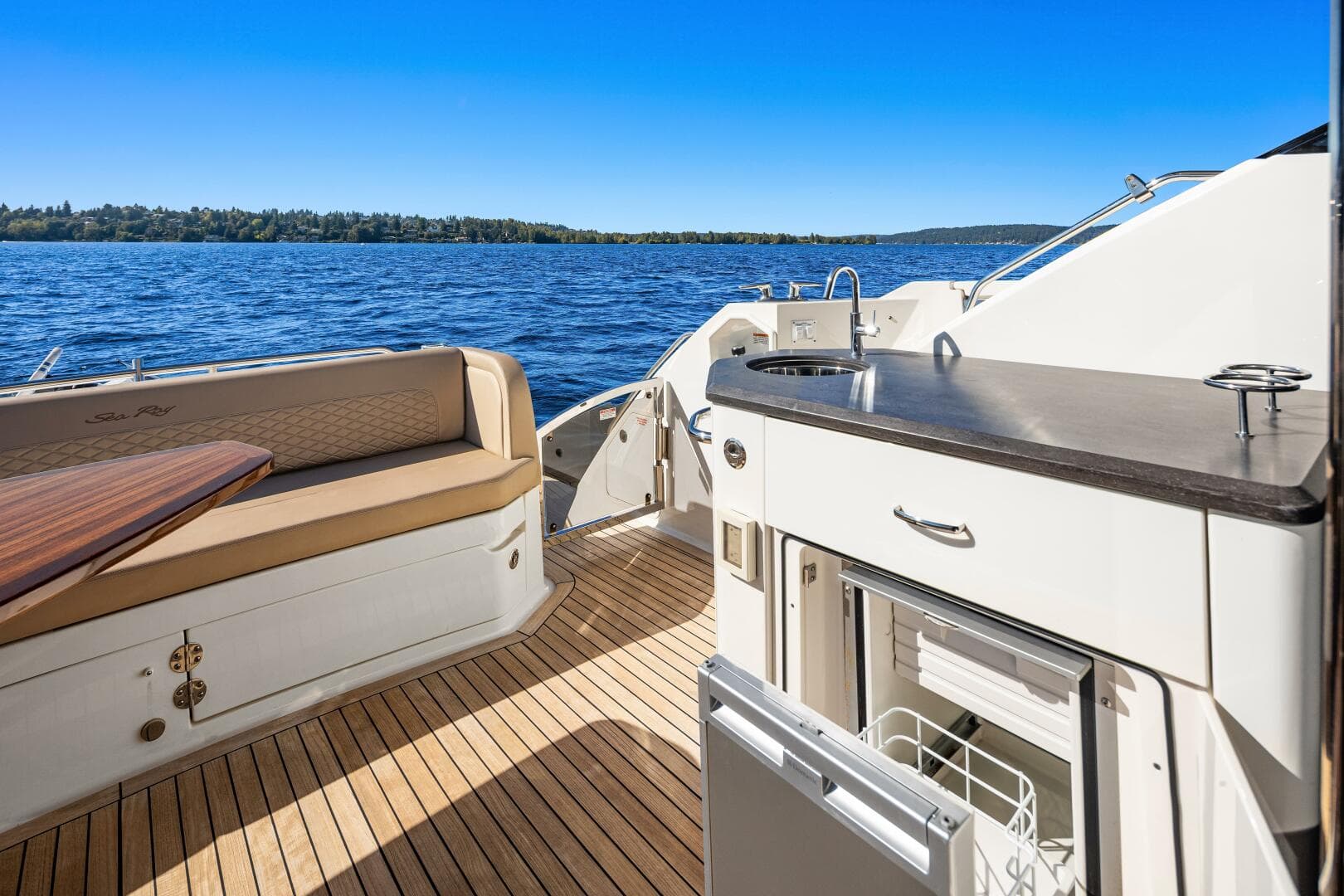 2017 Sea Ray L590 — photo 40