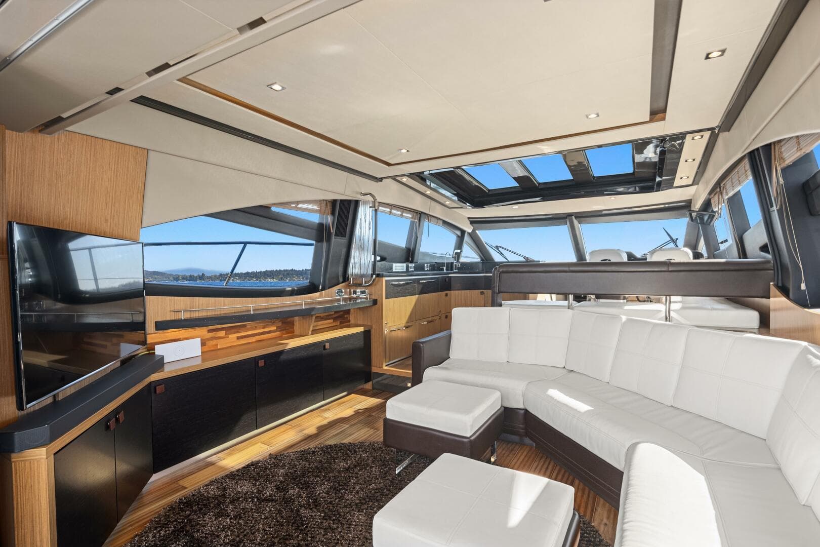 2017 Sea Ray L590 — photo 3