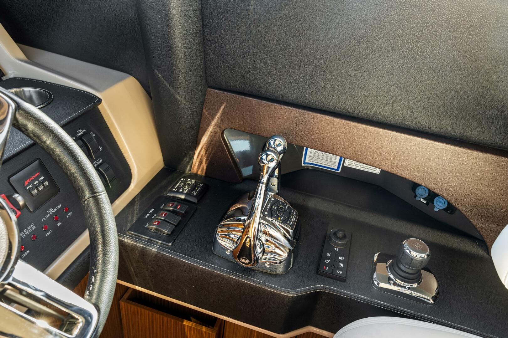 2017 Sea Ray L590 — photo 21