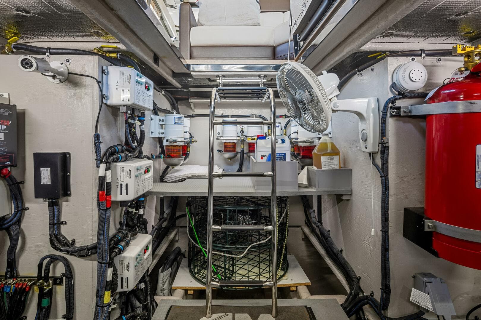 2017 Sea Ray L590 — photo 48