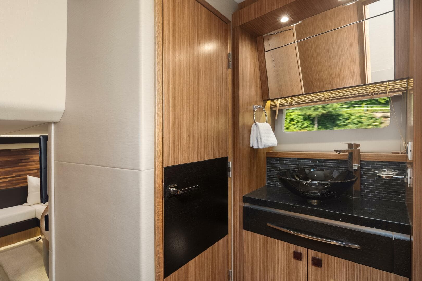 2017 Sea Ray L590 — photo 27