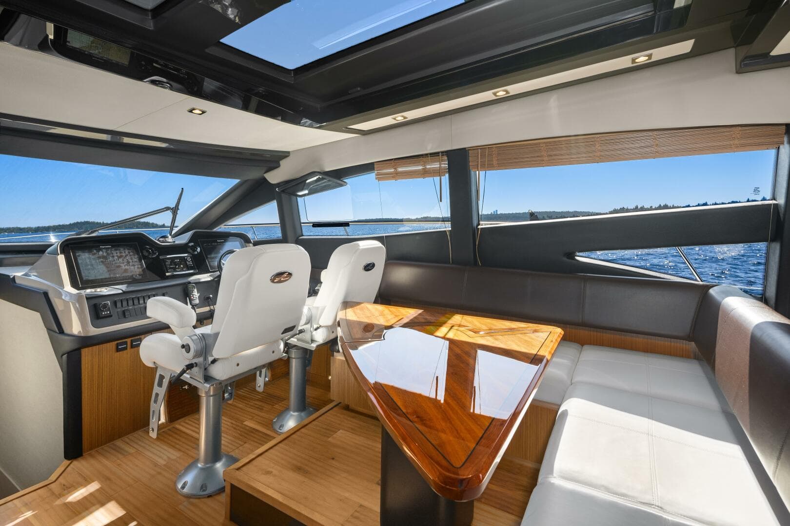 2017 Sea Ray L590 — photo 14