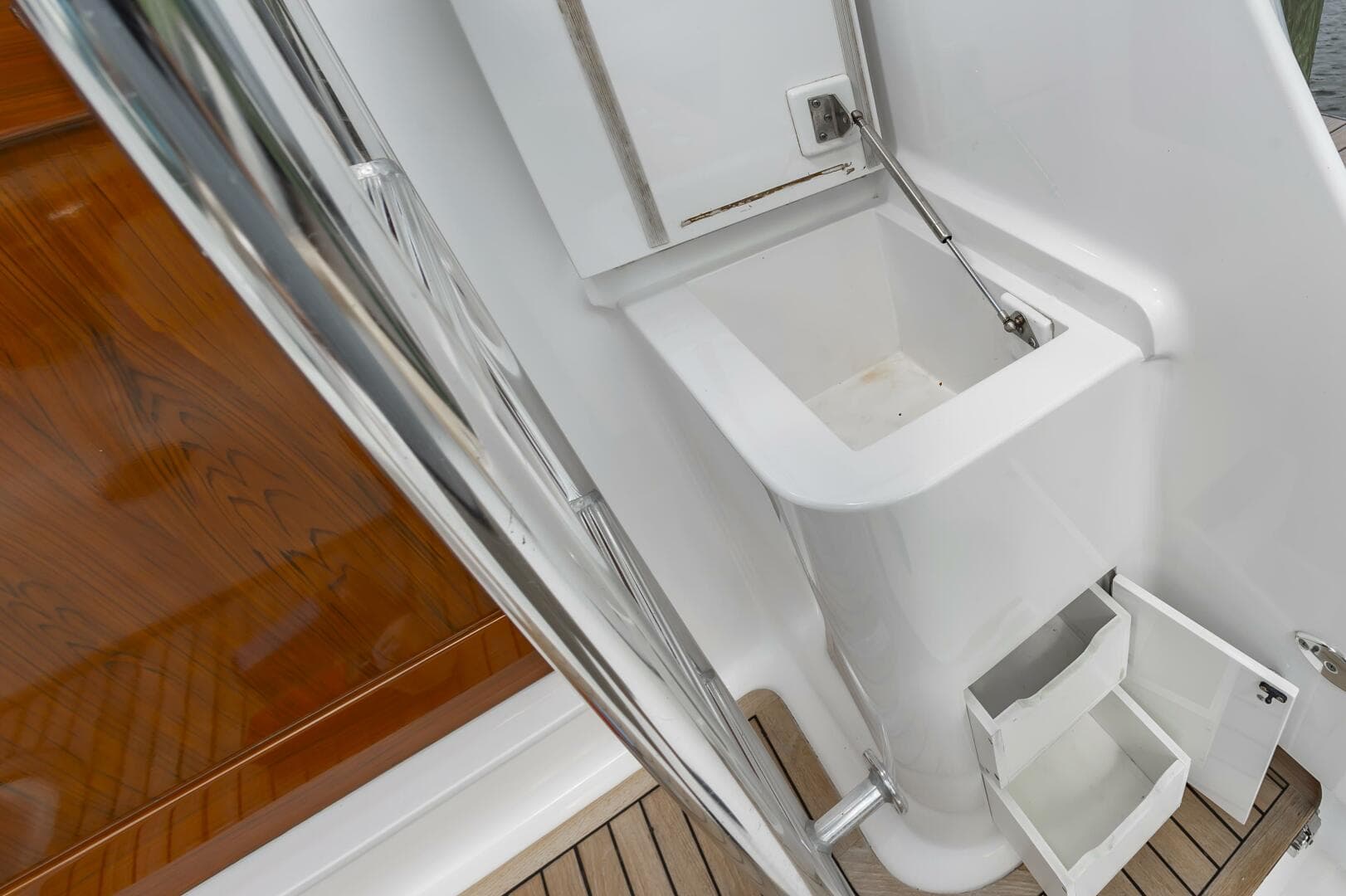 1994 Custom Carolina 43 Blackwell Convertible — photo 23