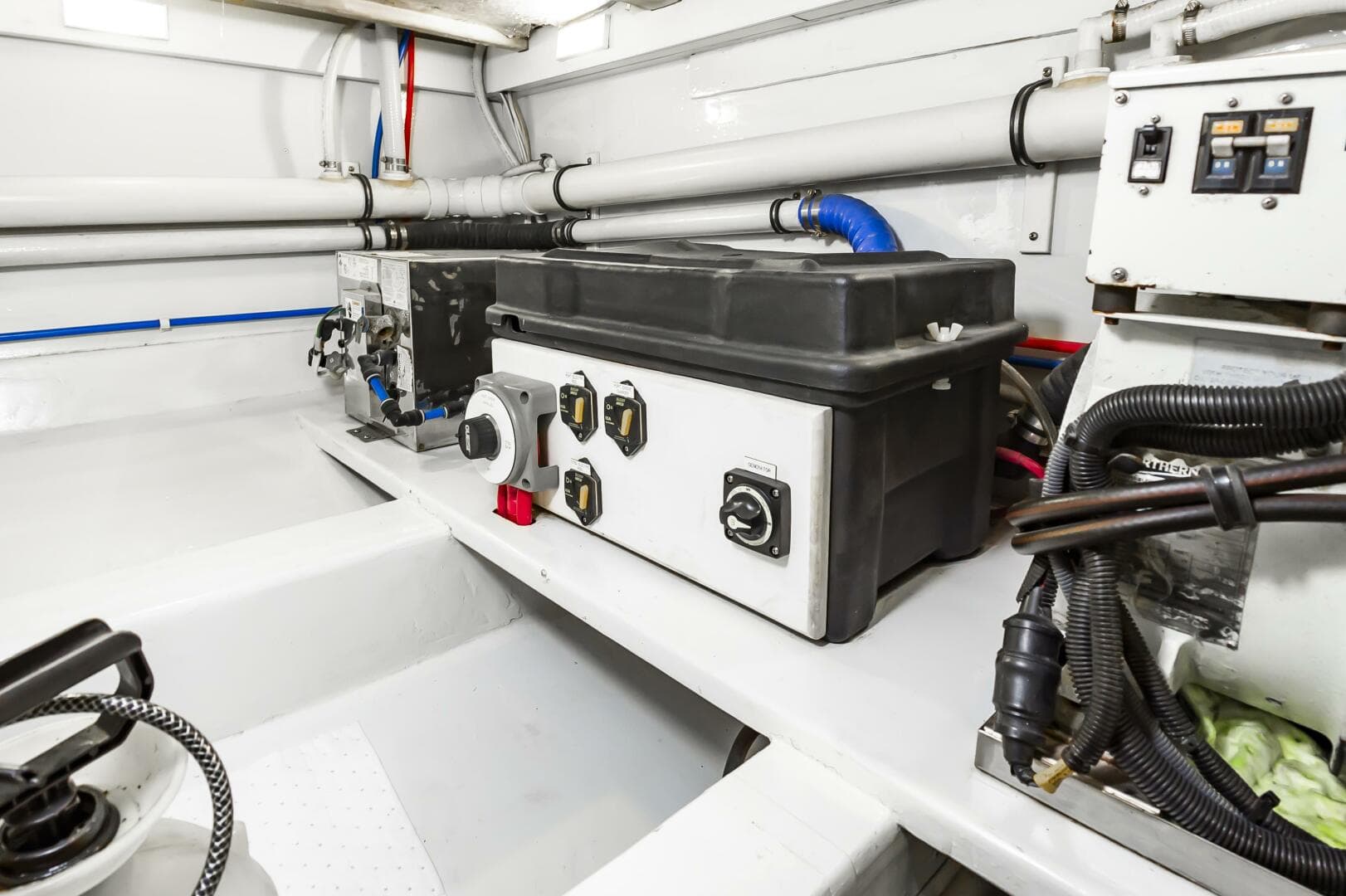 1994 Custom Carolina 43 Blackwell Convertible — photo 58