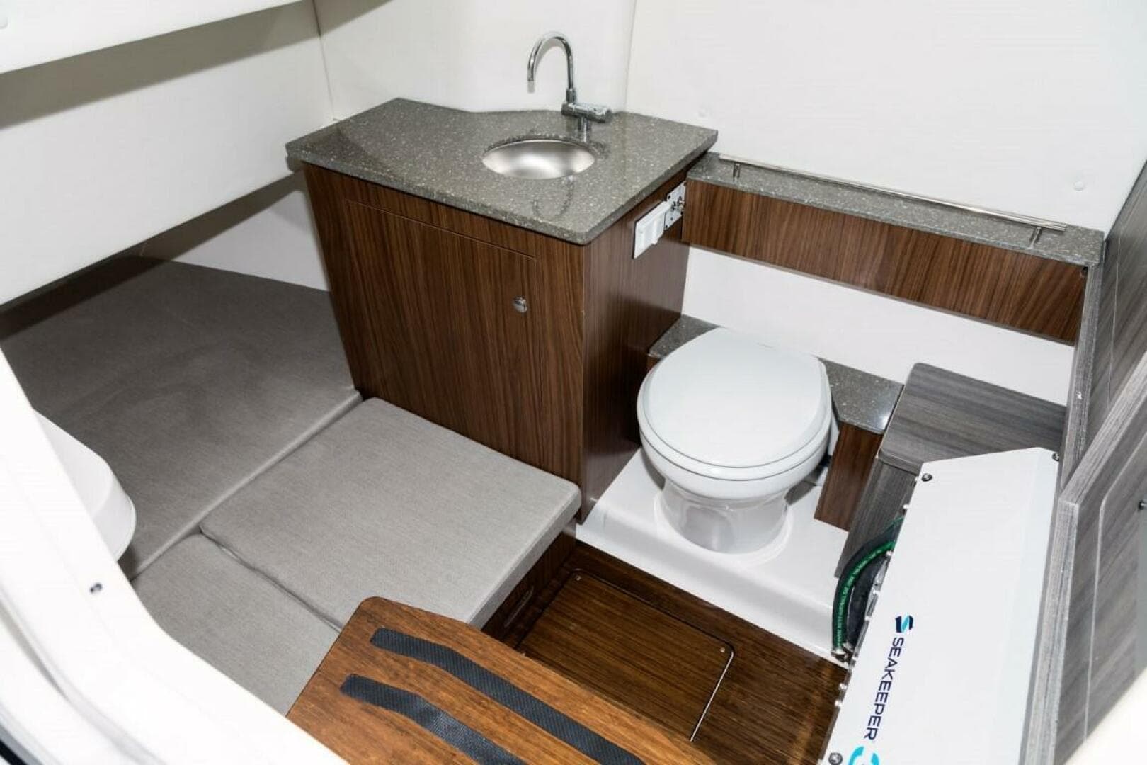 2025 Wellcraft 352 Fisherman — photo 11