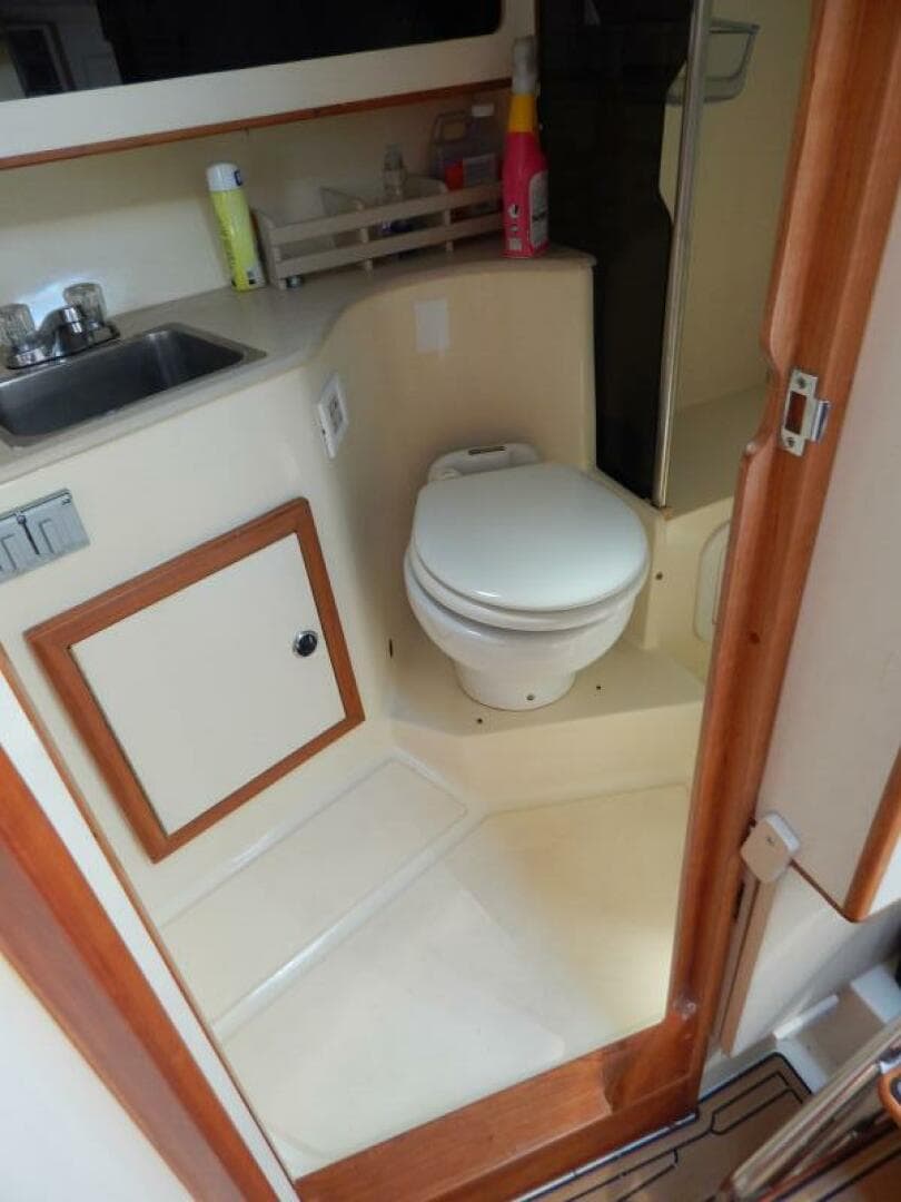 1999 Albin 31 Tournament Express — photo 13