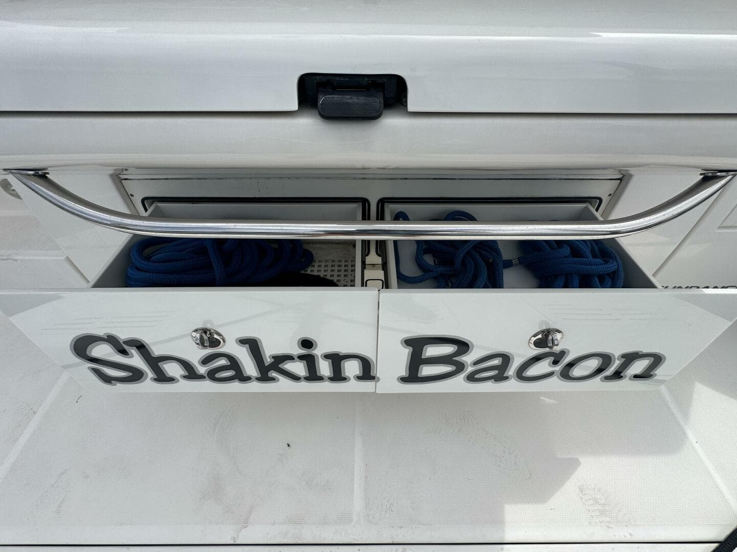 2018 Sea Ray 400 Sundancer — photo 14