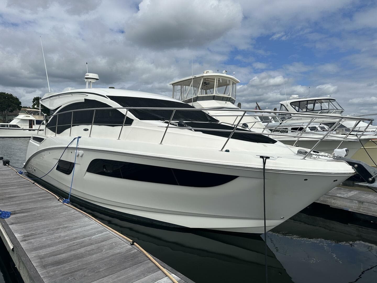 2018 Sea Ray 400 Sundancer — photo 2