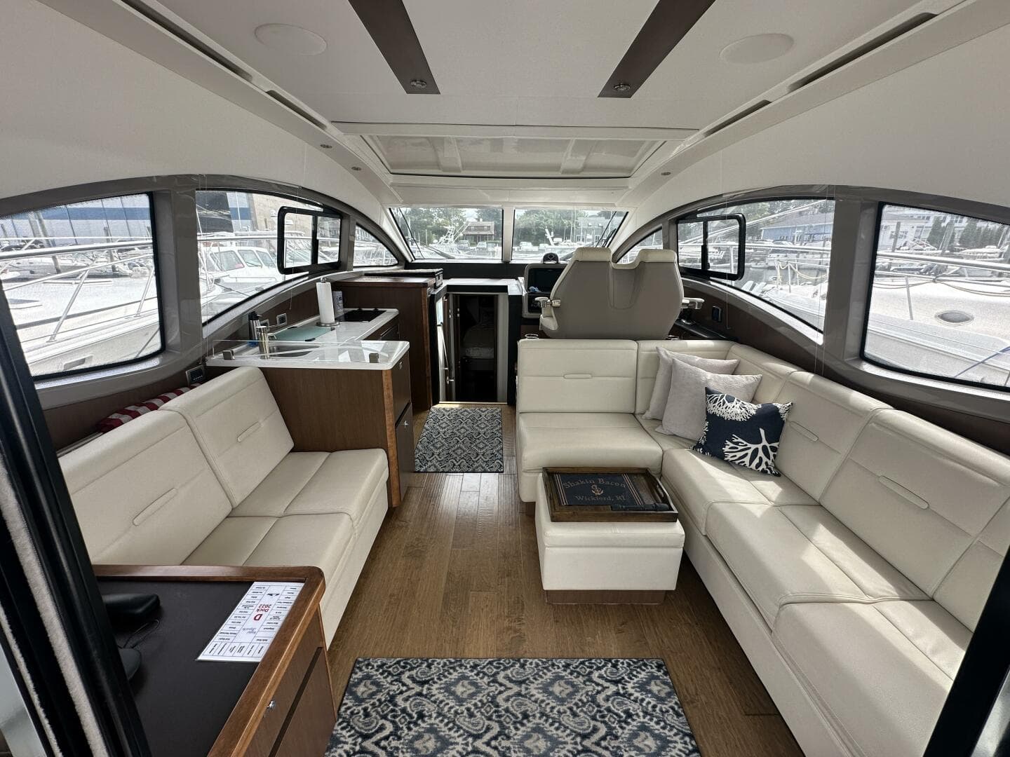 2018 Sea Ray 400 Sundancer — photo 20