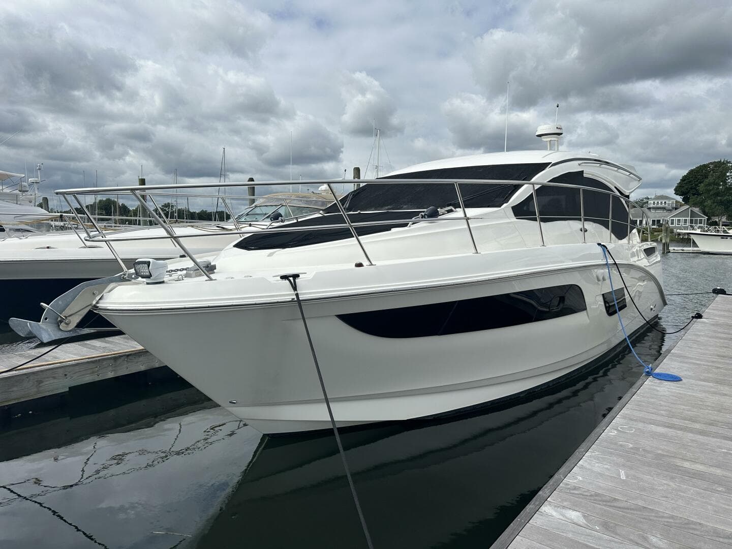 2018 Sea Ray 400 Sundancer — photo 1