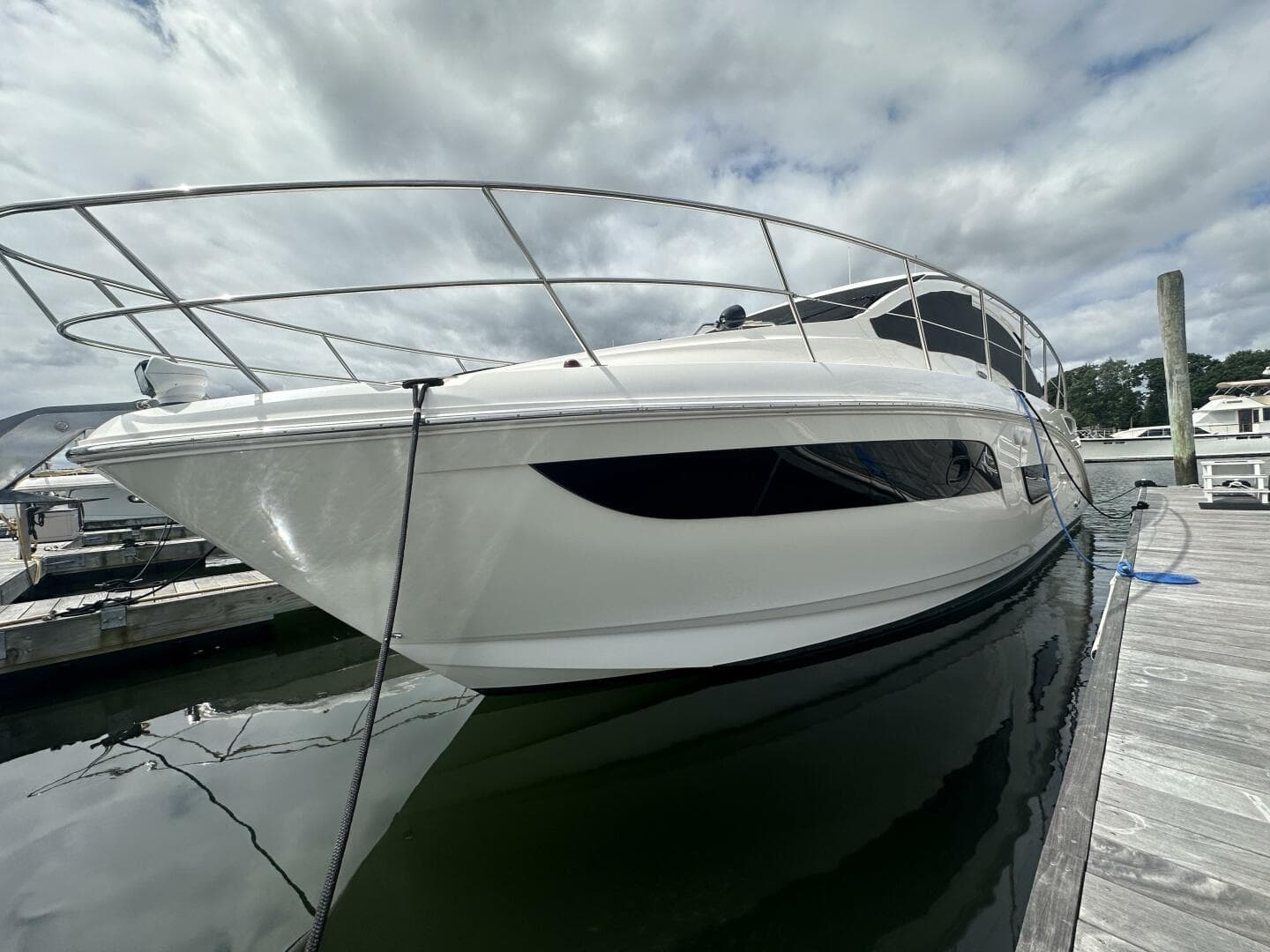 2018 Sea Ray 400 Sundancer — photo 3