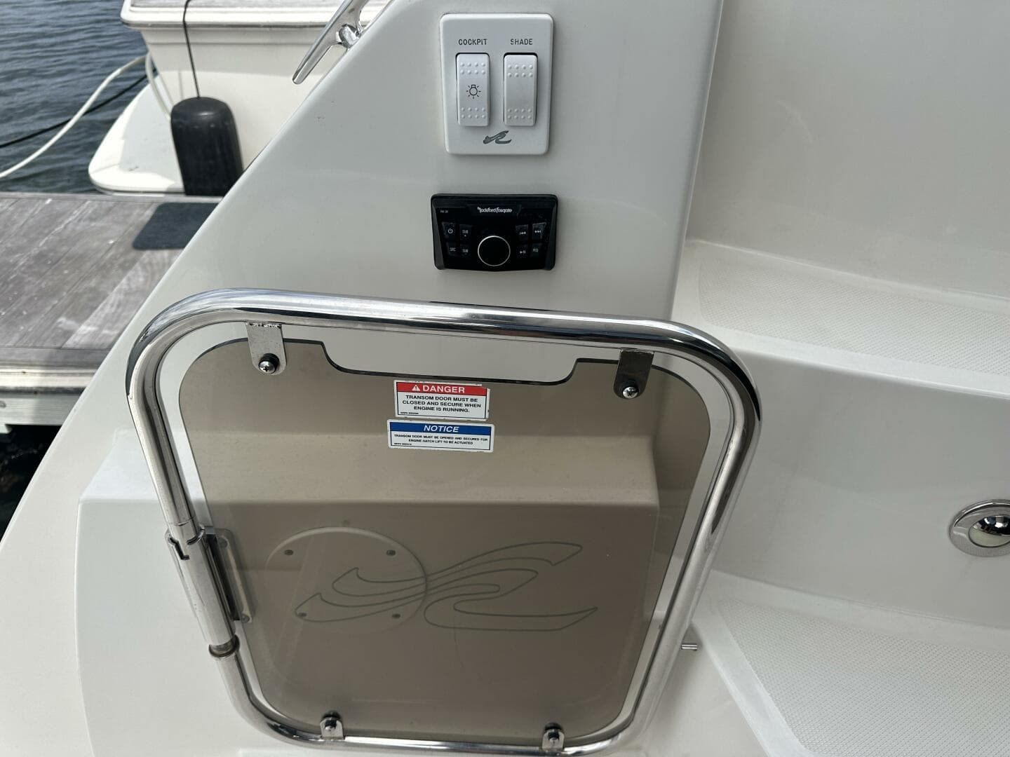 2018 Sea Ray 400 Sundancer — photo 13