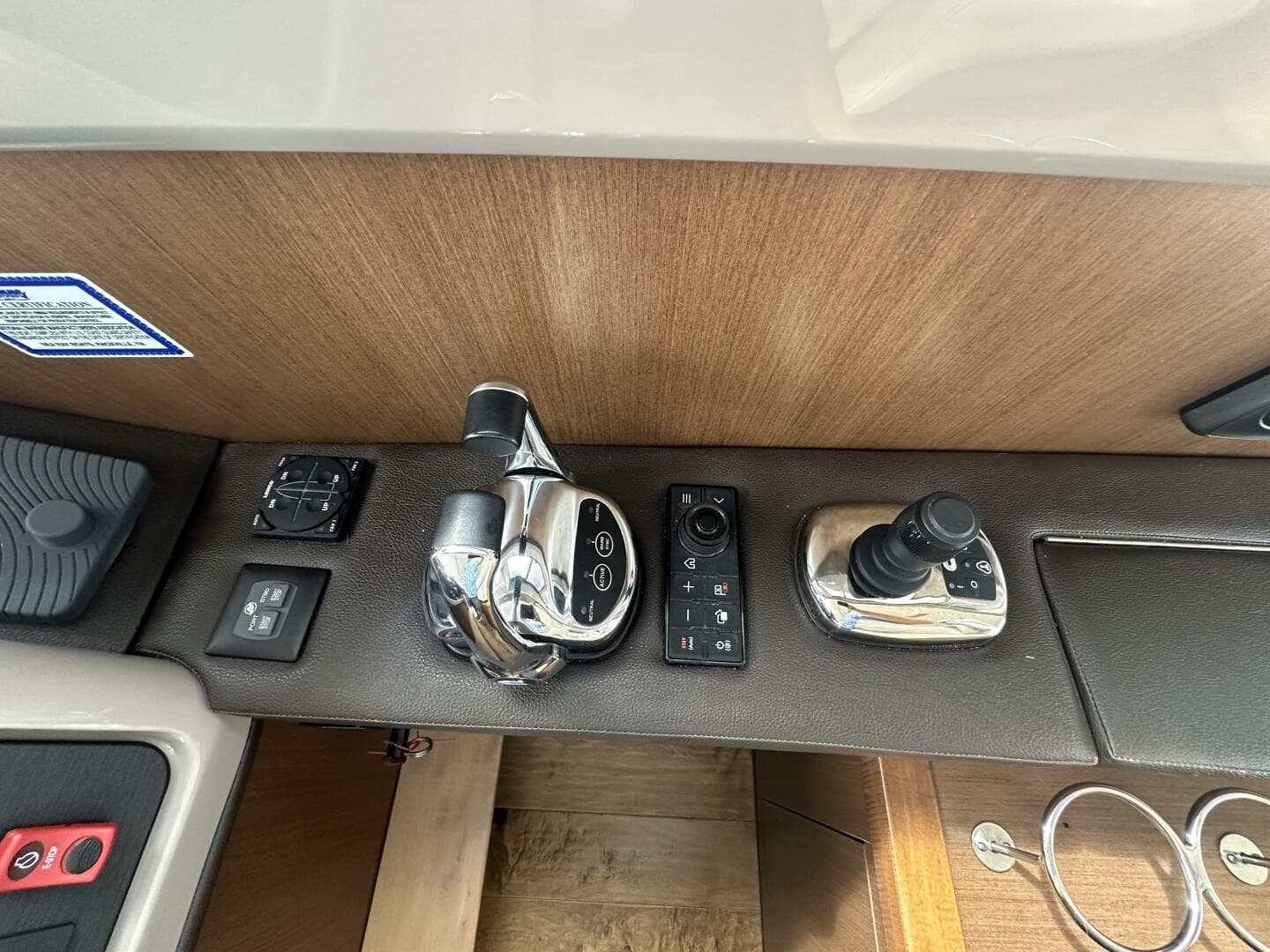 2018 Sea Ray 400 Sundancer — photo 29