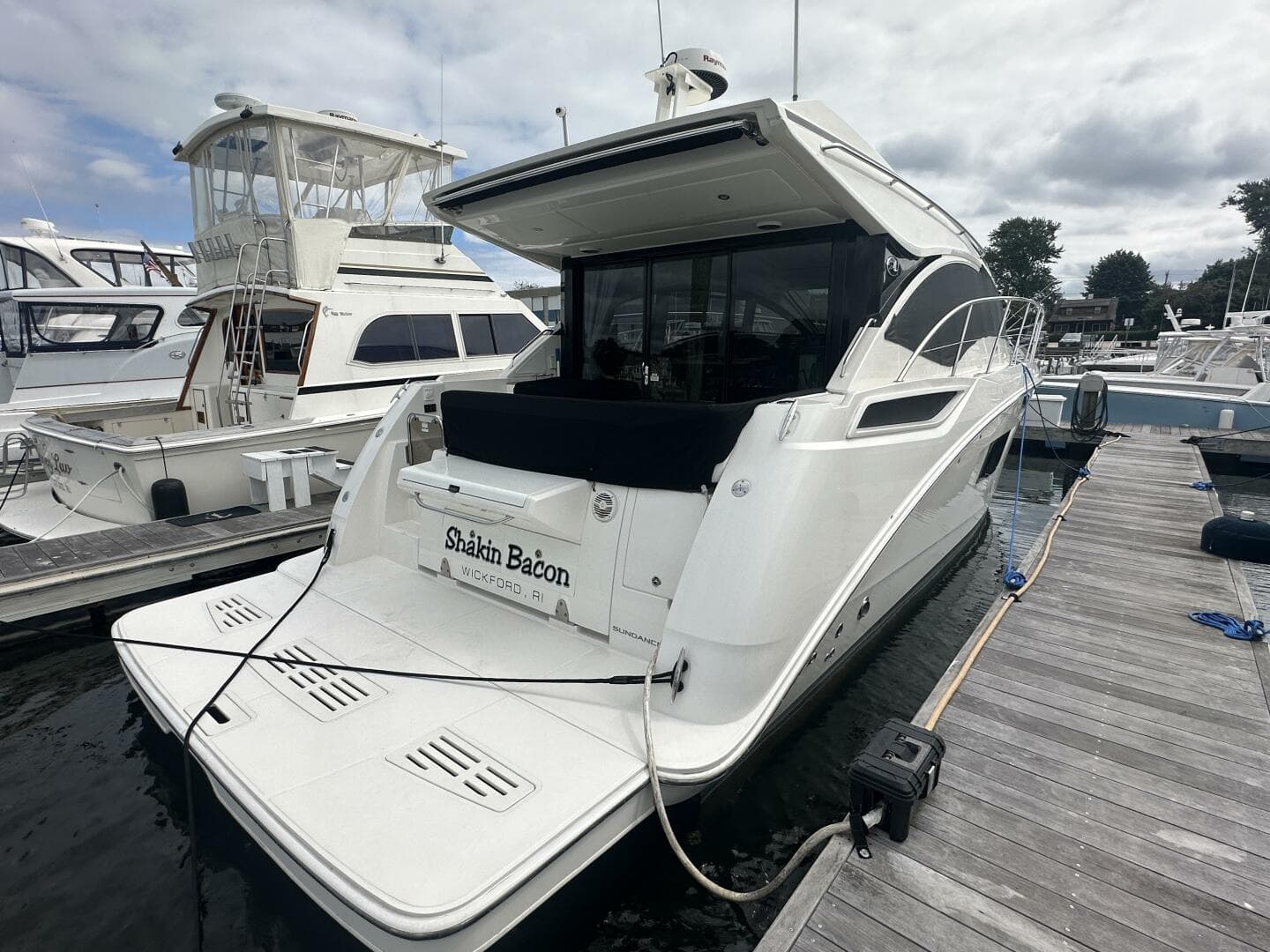 2018 Sea Ray 400 Sundancer — photo 4