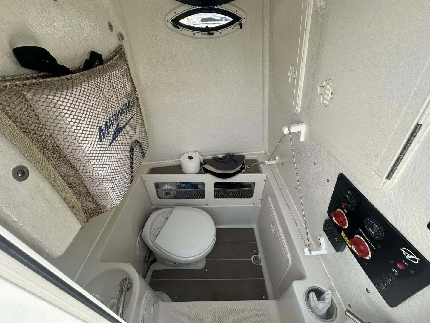 2022 Sailfish 242 CC — photo 10