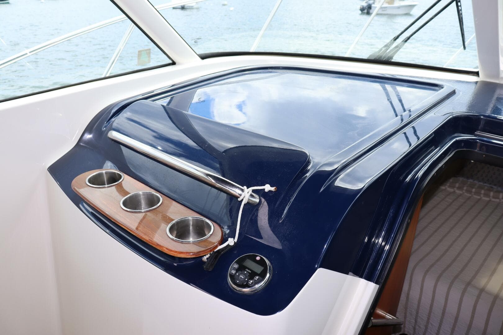 2012 Tiara Yachts 3100 Coronet — photo 37