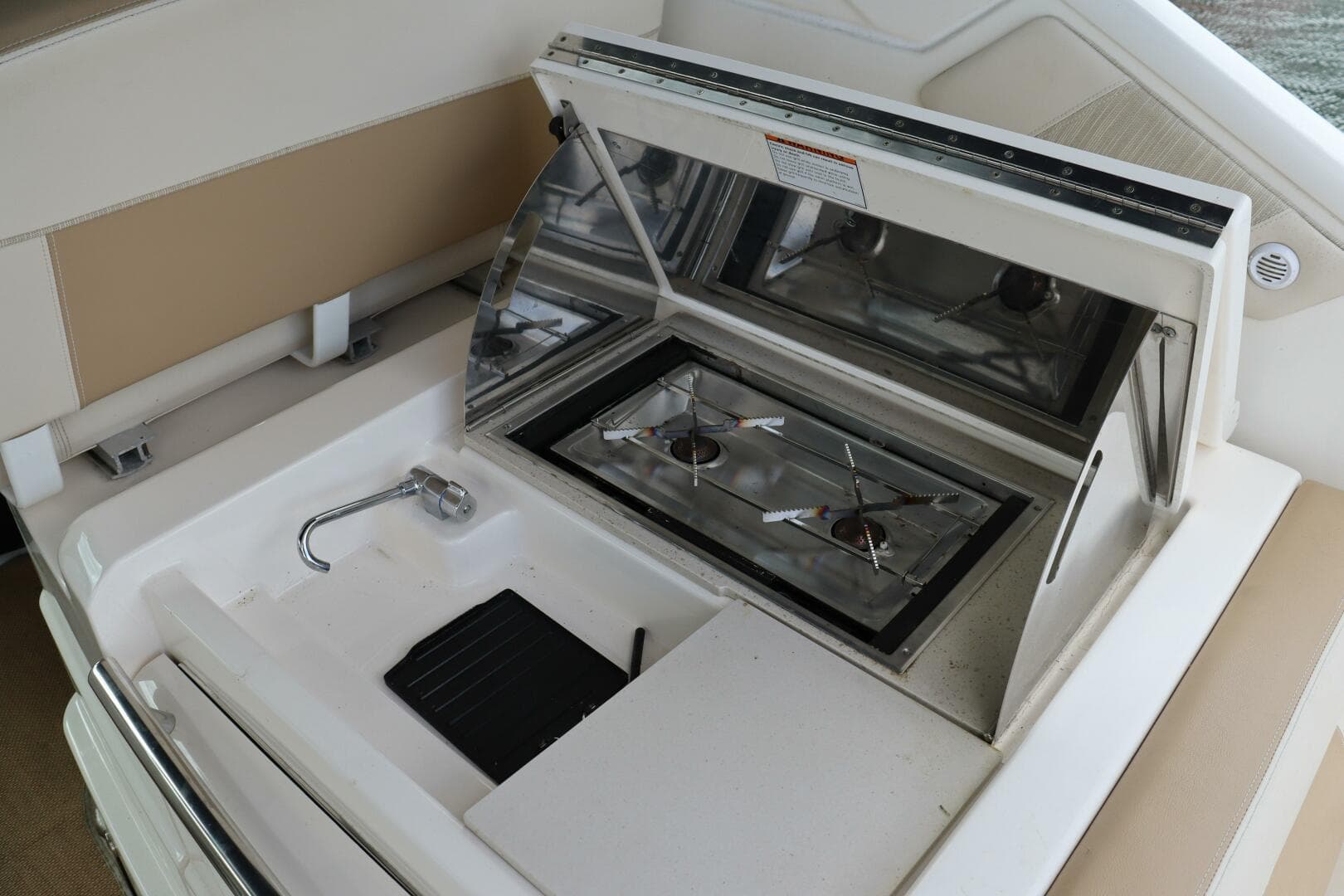 2012 Tiara Yachts 3100 Coronet — photo 47