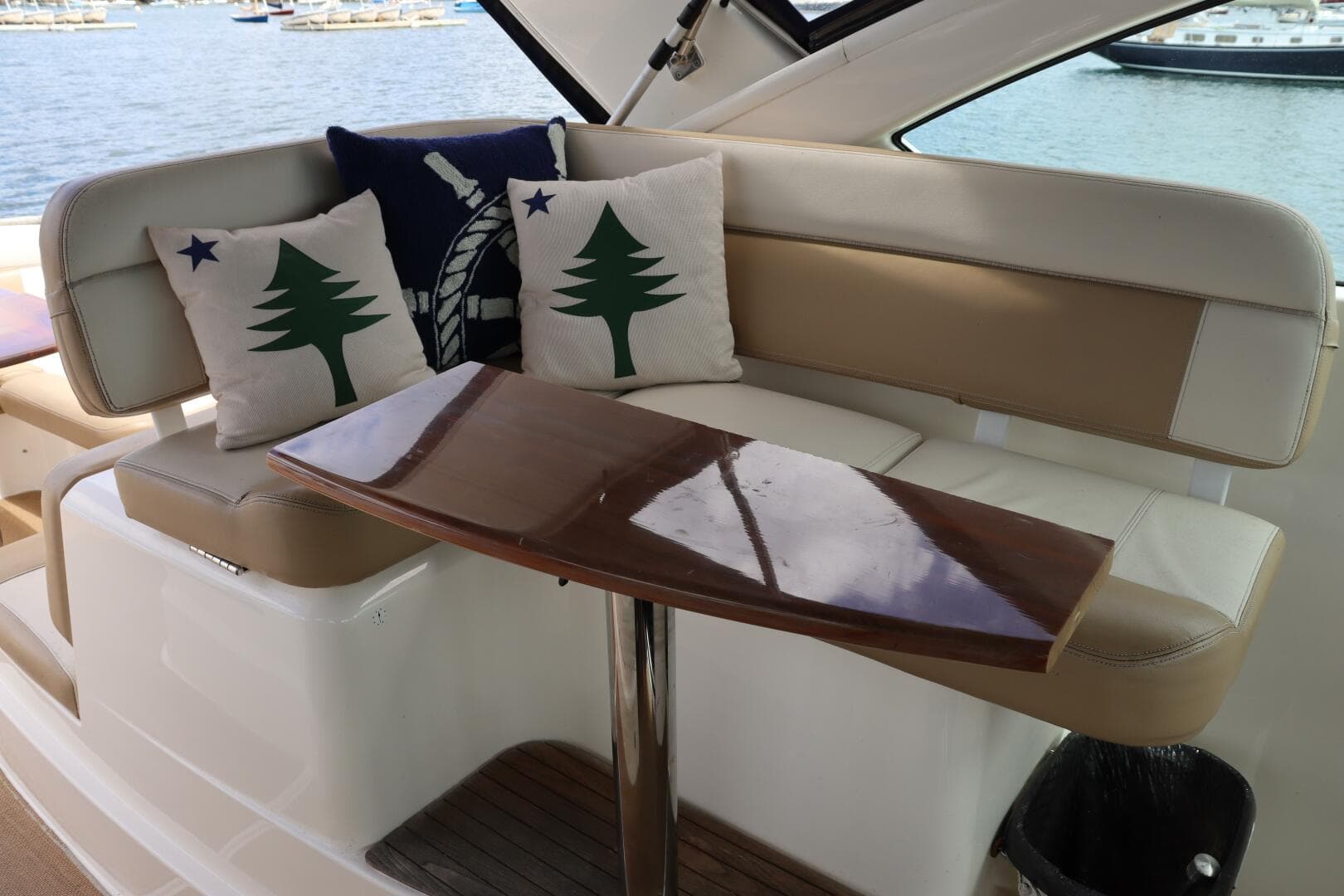 2012 Tiara Yachts 3100 Coronet — photo 39