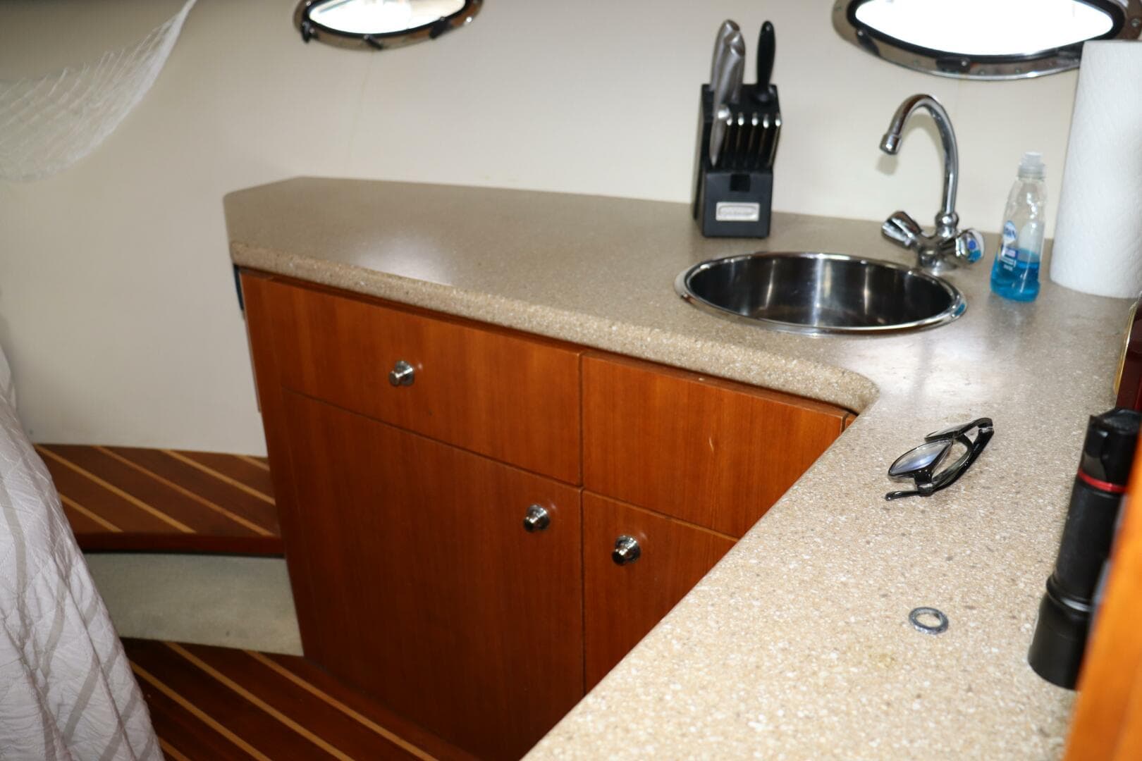 2012 Tiara Yachts 3100 Coronet — photo 32