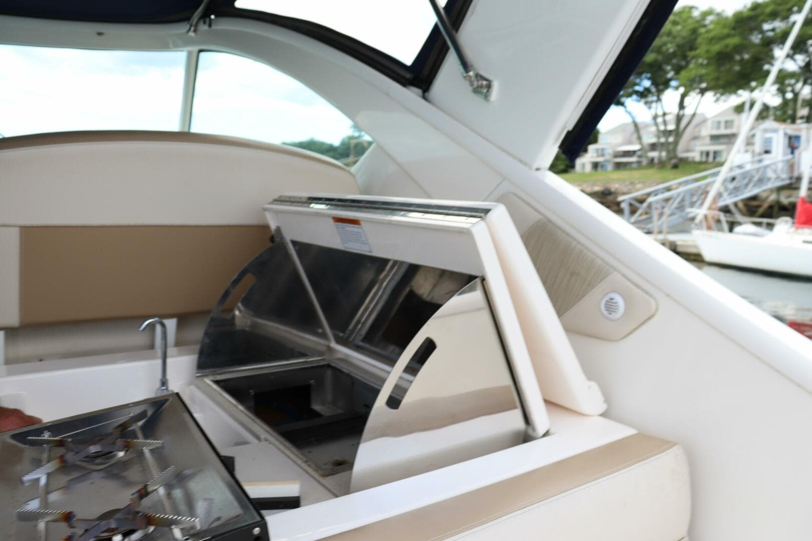 2012 Tiara Yachts 3100 Coronet — photo 20
