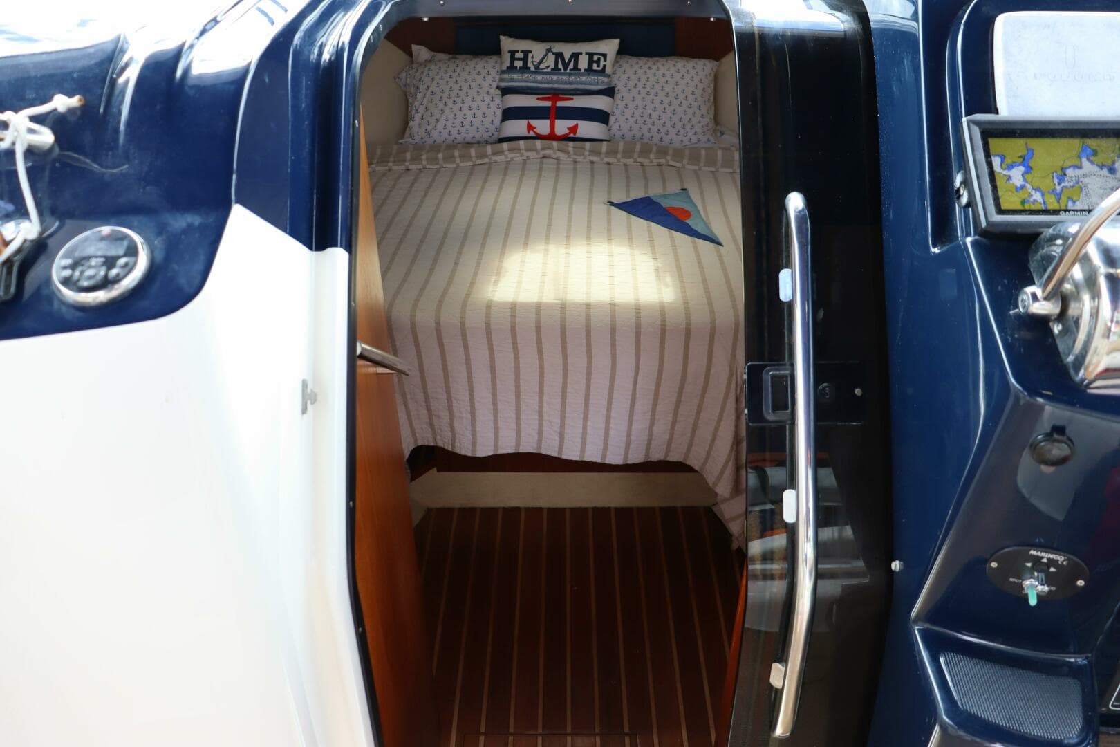 2012 Tiara Yachts 3100 Coronet — photo 29