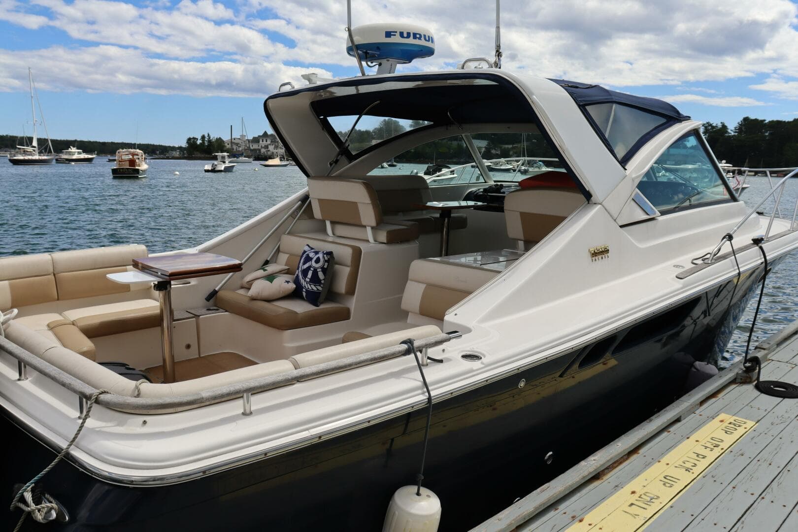 2012 Tiara Yachts 3100 Coronet — photo 18