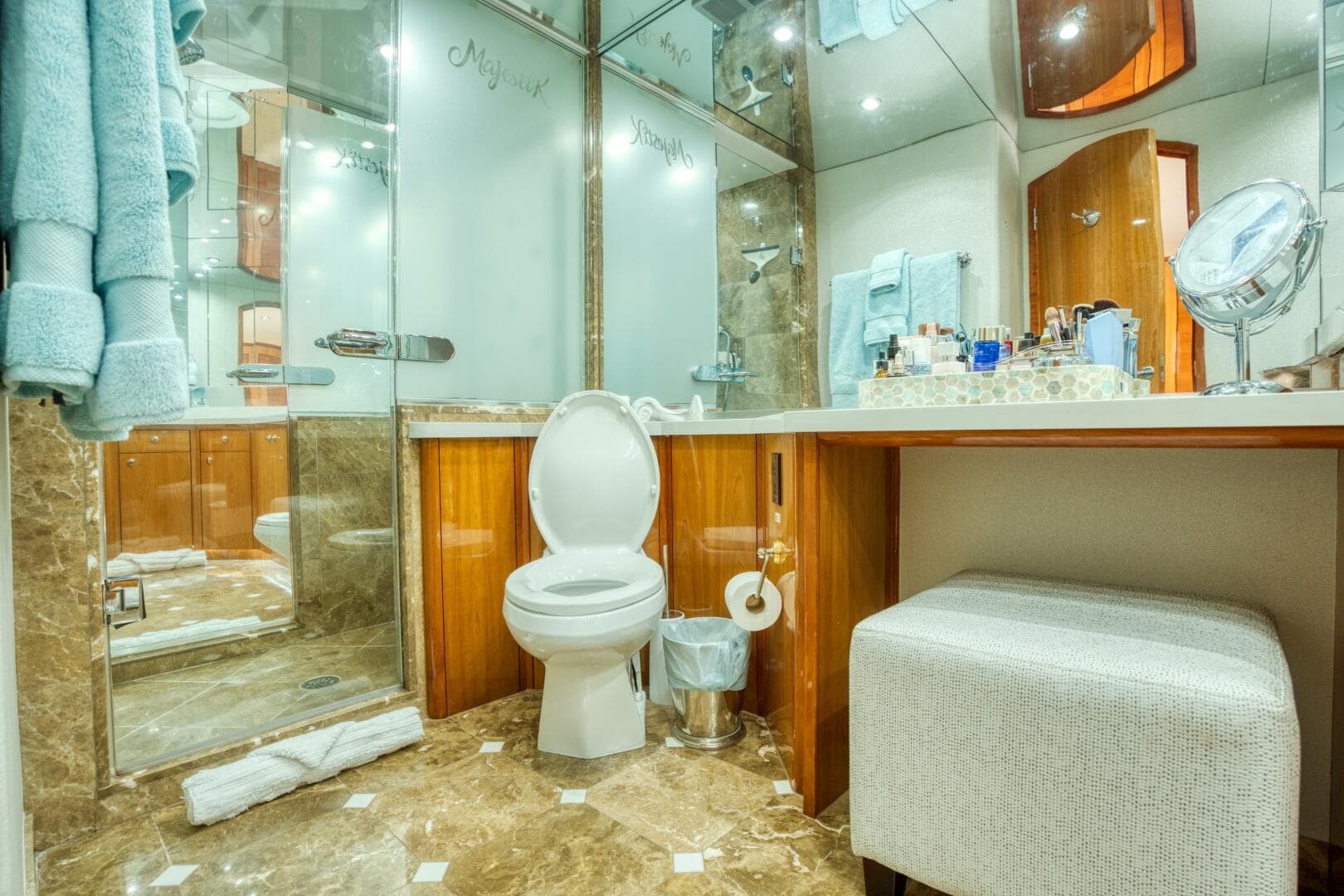 2007 Hatteras Enclosed Bridge — photo 32