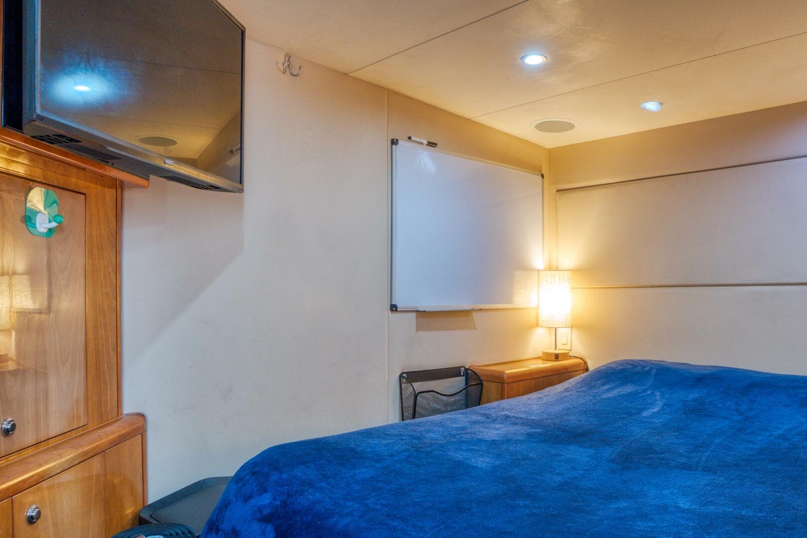 2007 Hatteras Enclosed Bridge — photo 64