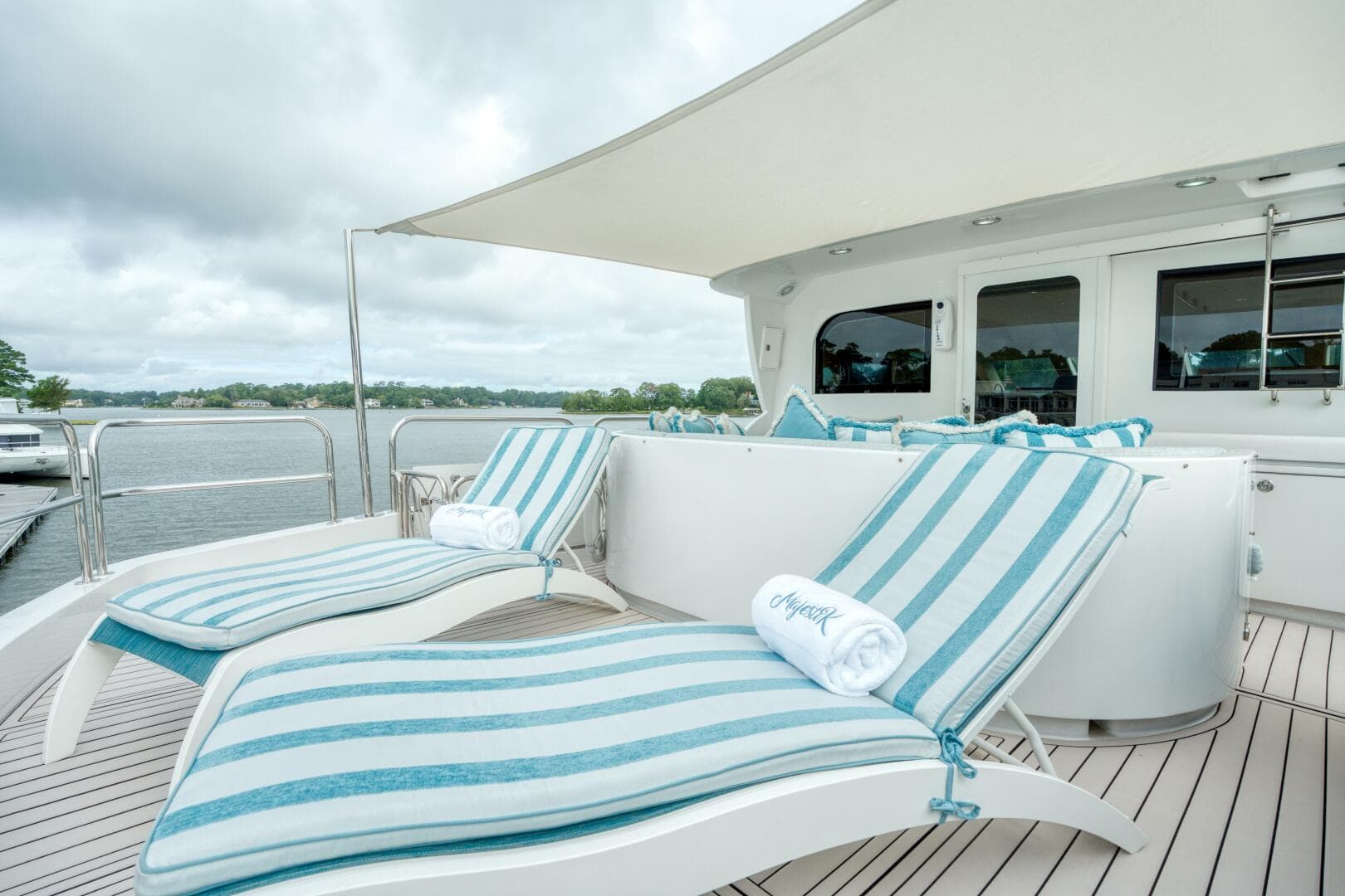 2007 Hatteras Enclosed Bridge — photo 62