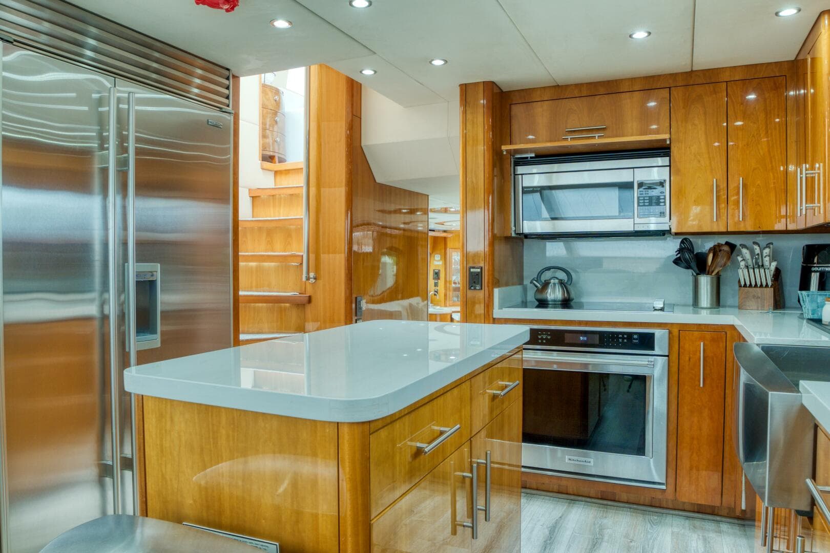 2007 Hatteras Enclosed Bridge — photo 16