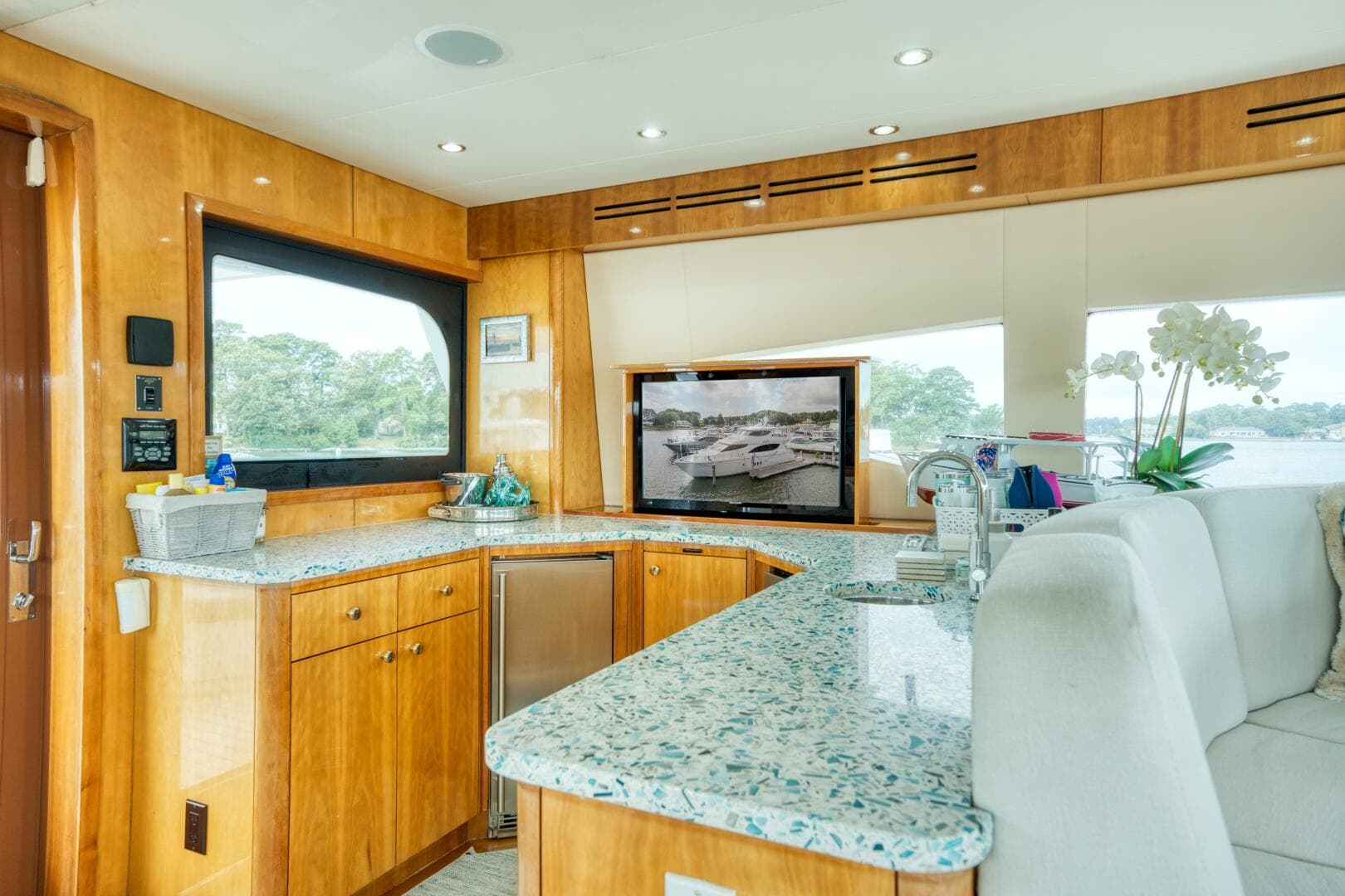 2007 Hatteras Enclosed Bridge — photo 59