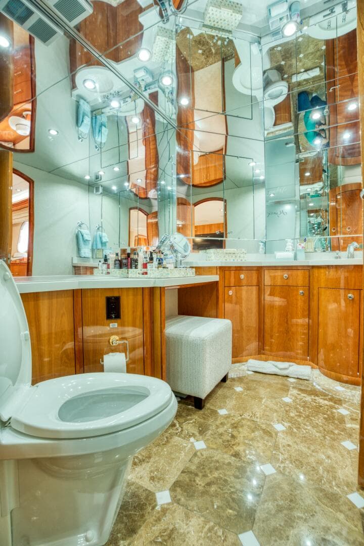 2007 Hatteras Enclosed Bridge — photo 34