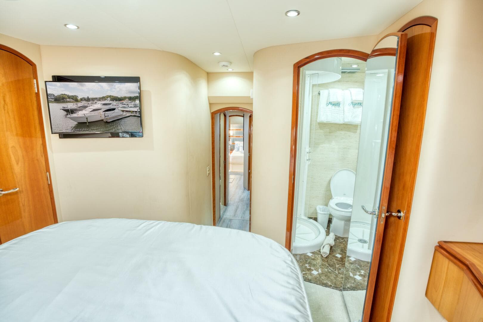 2007 Hatteras Enclosed Bridge — photo 41