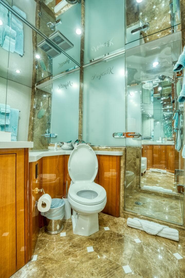 2007 Hatteras Enclosed Bridge — photo 30