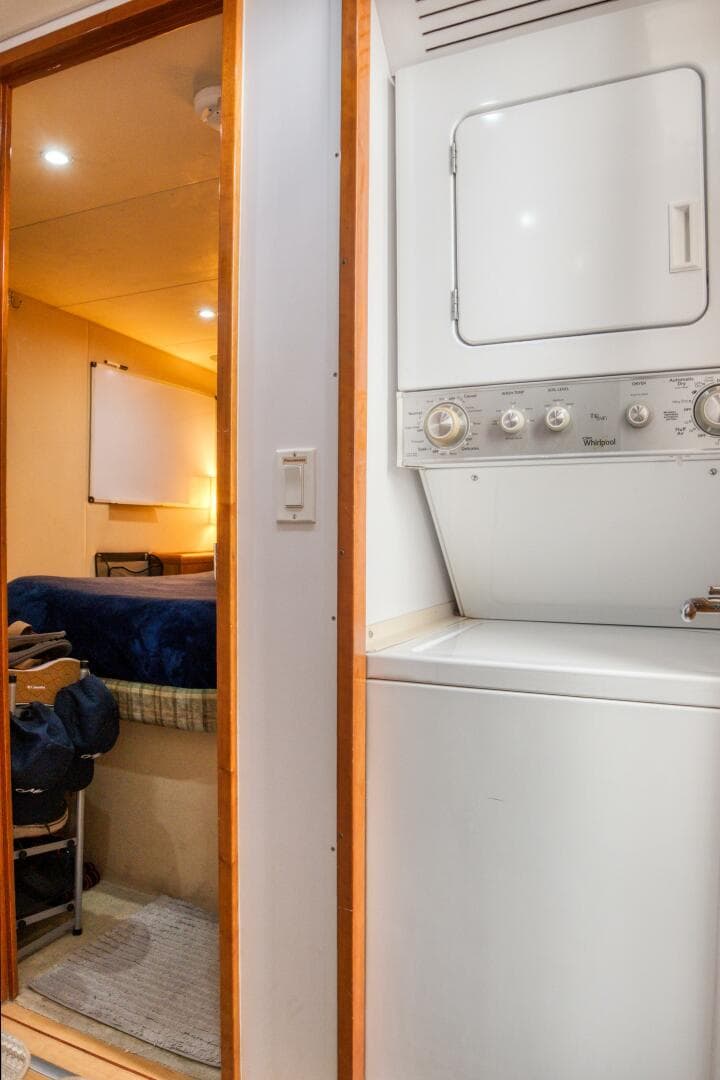 2007 Hatteras Enclosed Bridge — photo 65