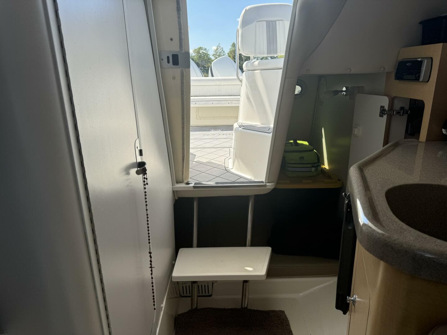 2002 Boston Whaler 275 Conquest — photo 19