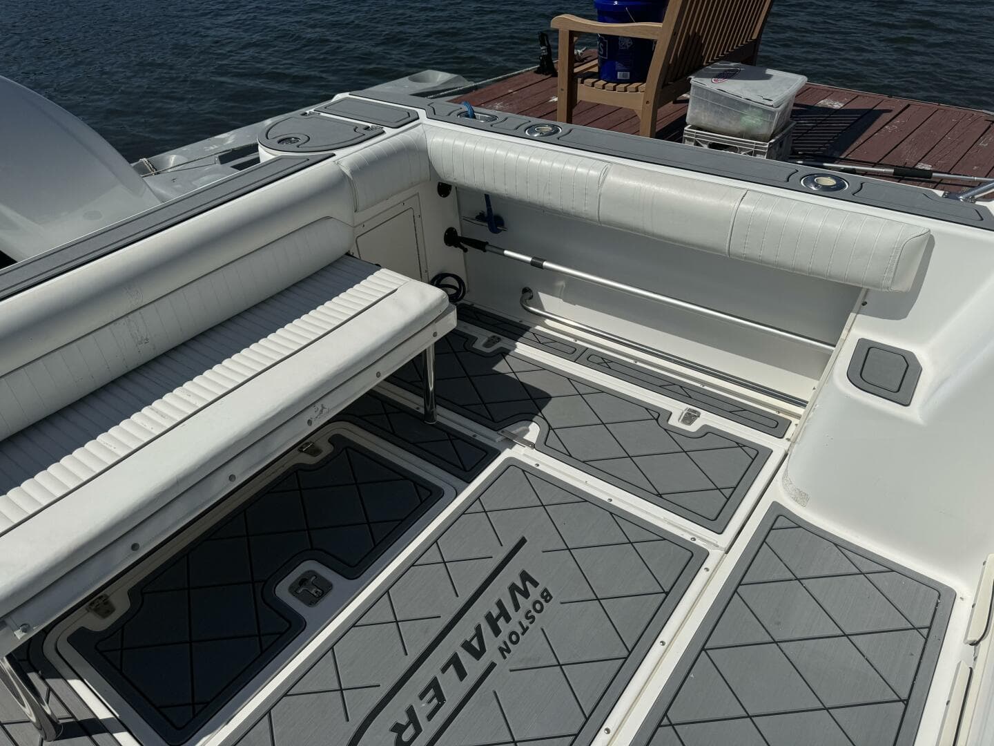 2002 Boston Whaler 275 Conquest — photo 11