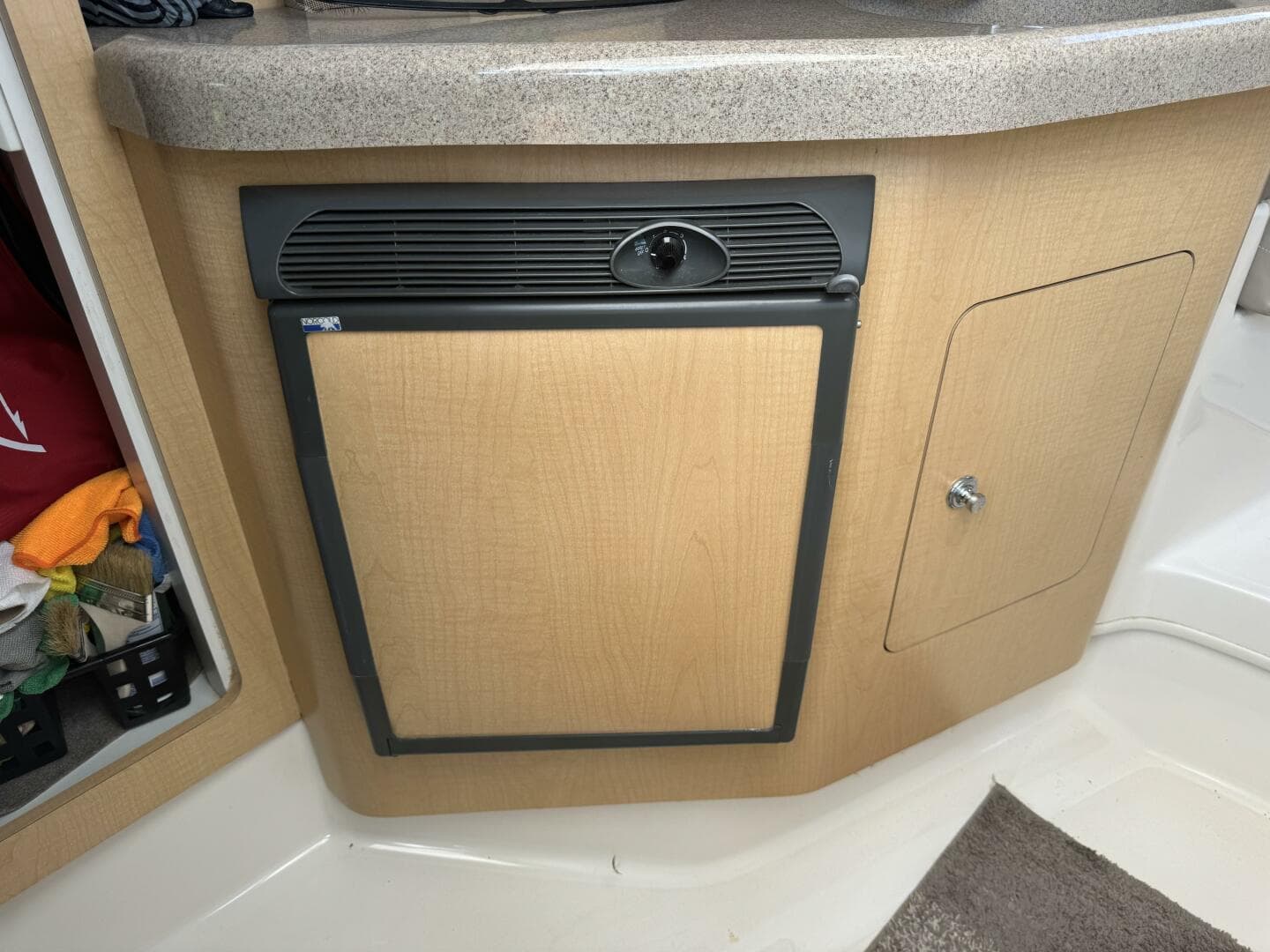 2002 Boston Whaler 275 Conquest — photo 21