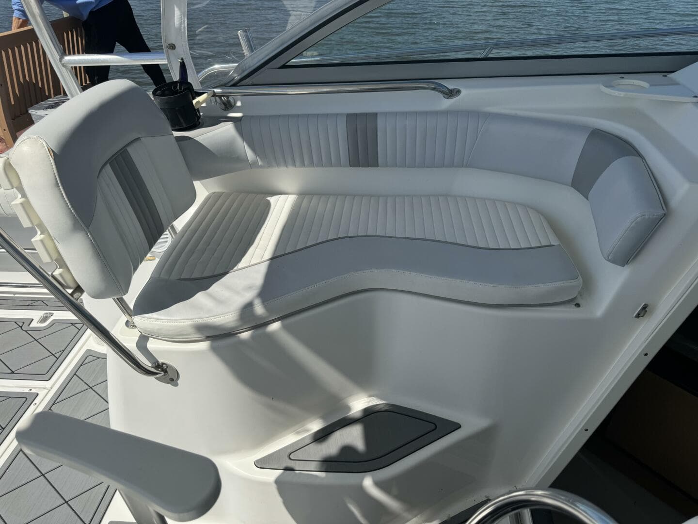 2002 Boston Whaler 275 Conquest — photo 18