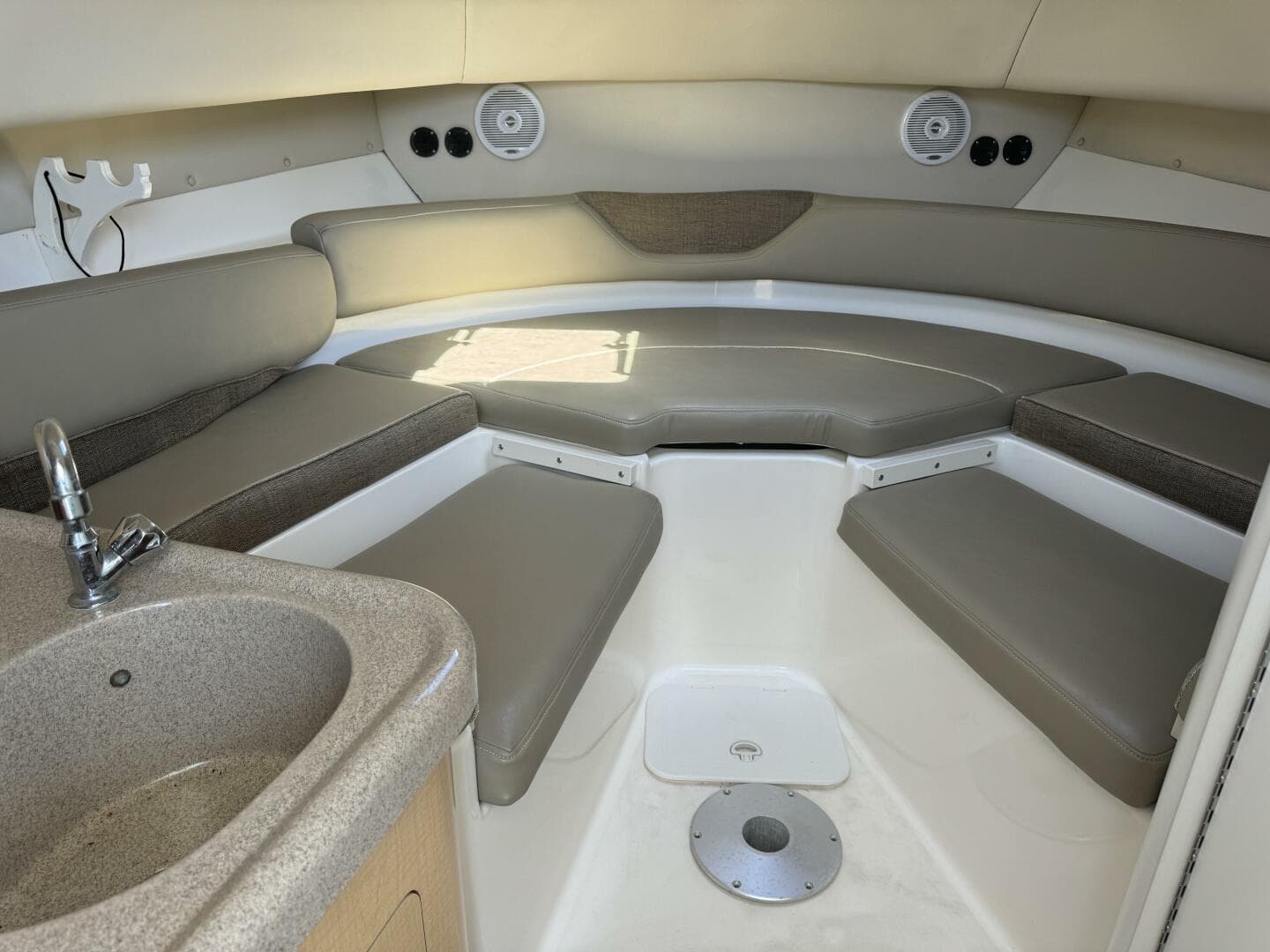 2002 Boston Whaler 275 Conquest — photo 23