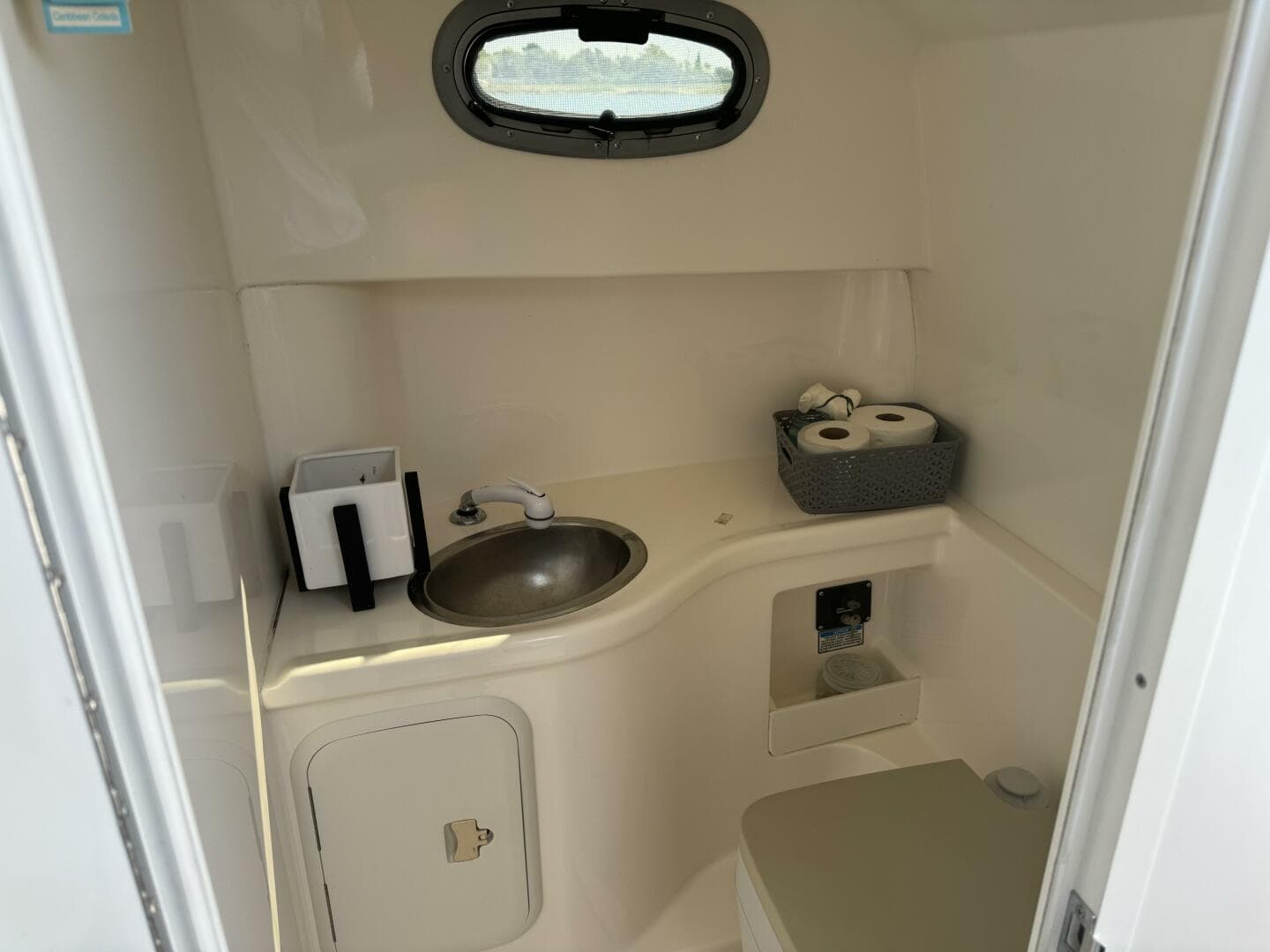 2002 Boston Whaler 275 Conquest — photo 25