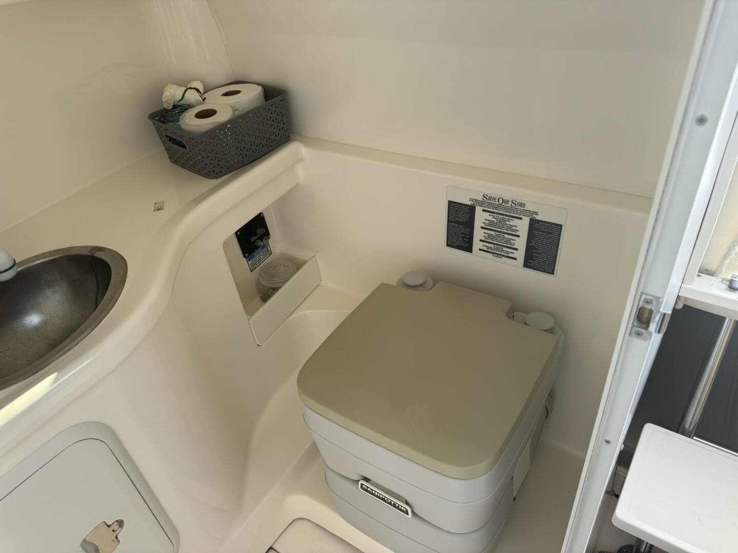 2002 Boston Whaler 275 Conquest — photo 26