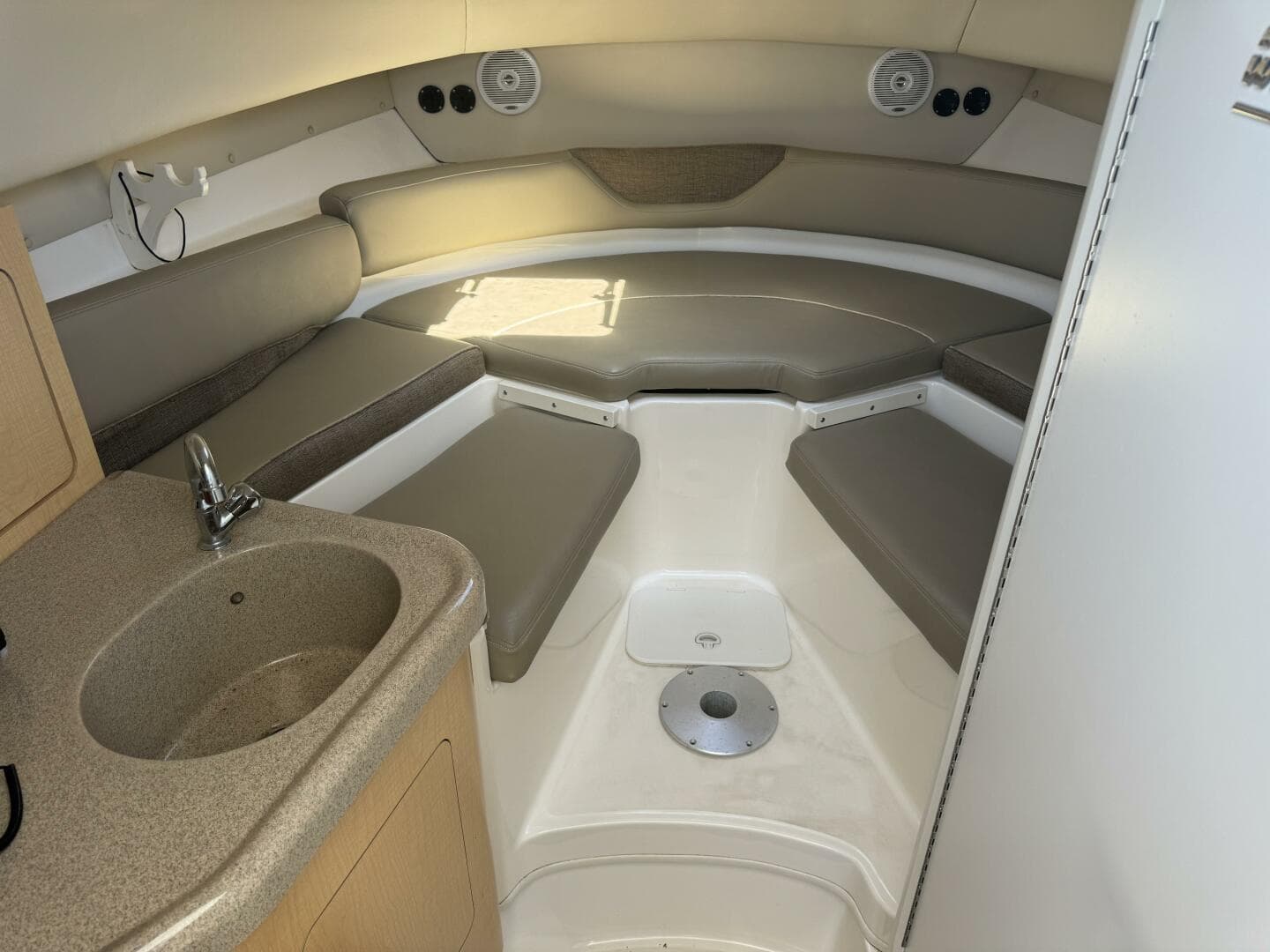 2002 Boston Whaler 275 Conquest — photo 22