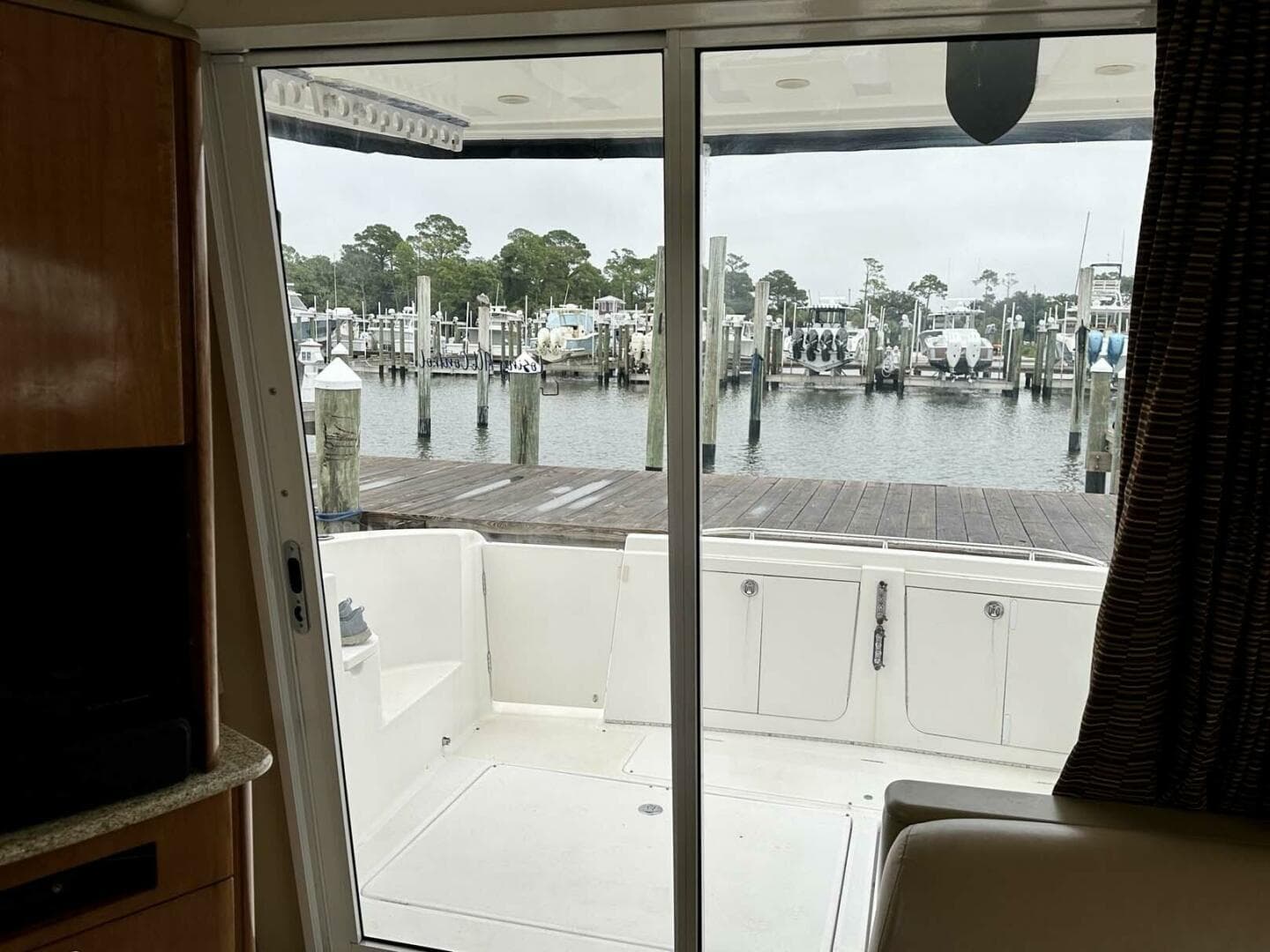 2007 Meridian 411 Sedan — photo 20