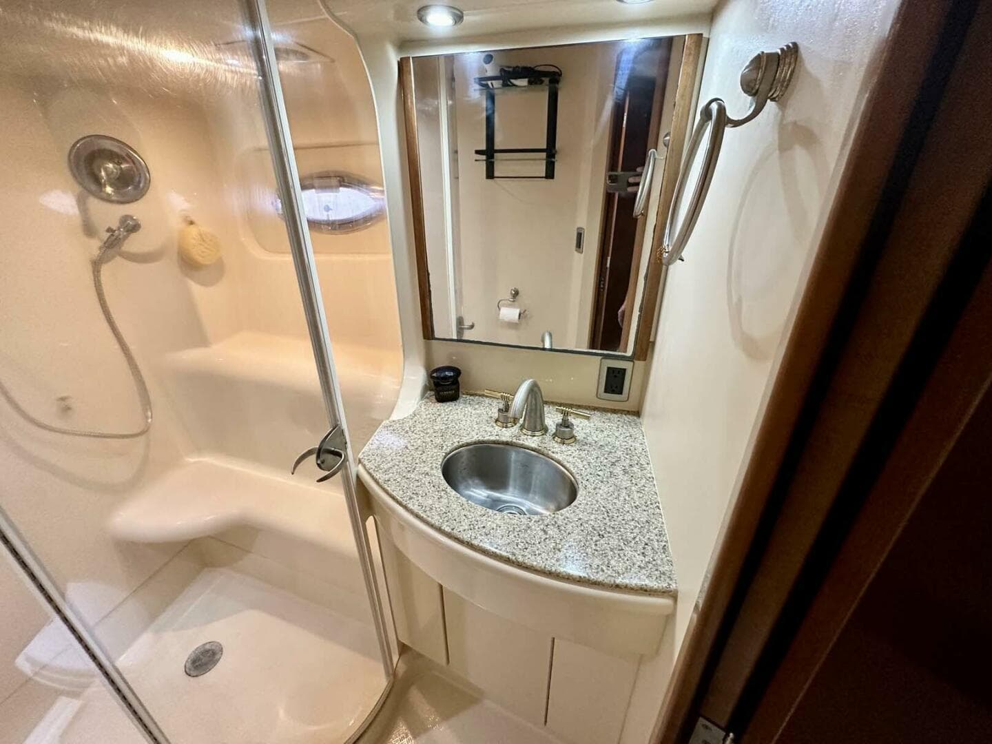 2007 Meridian 411 Sedan — photo 31