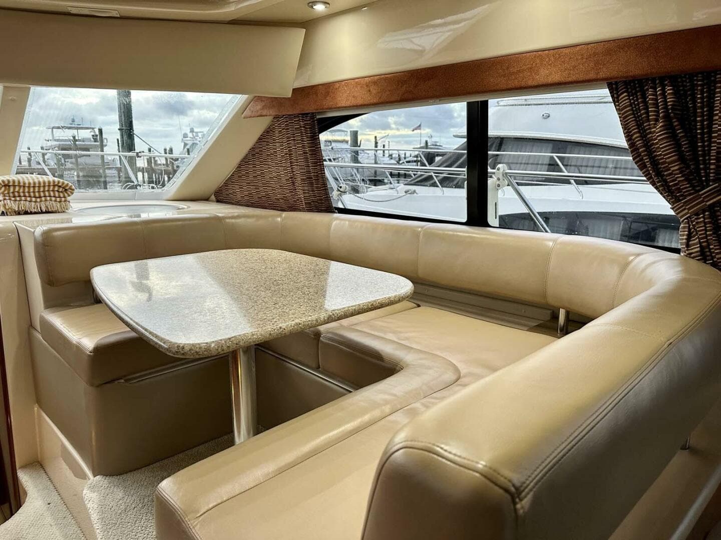 2007 Meridian 411 Sedan — photo 17