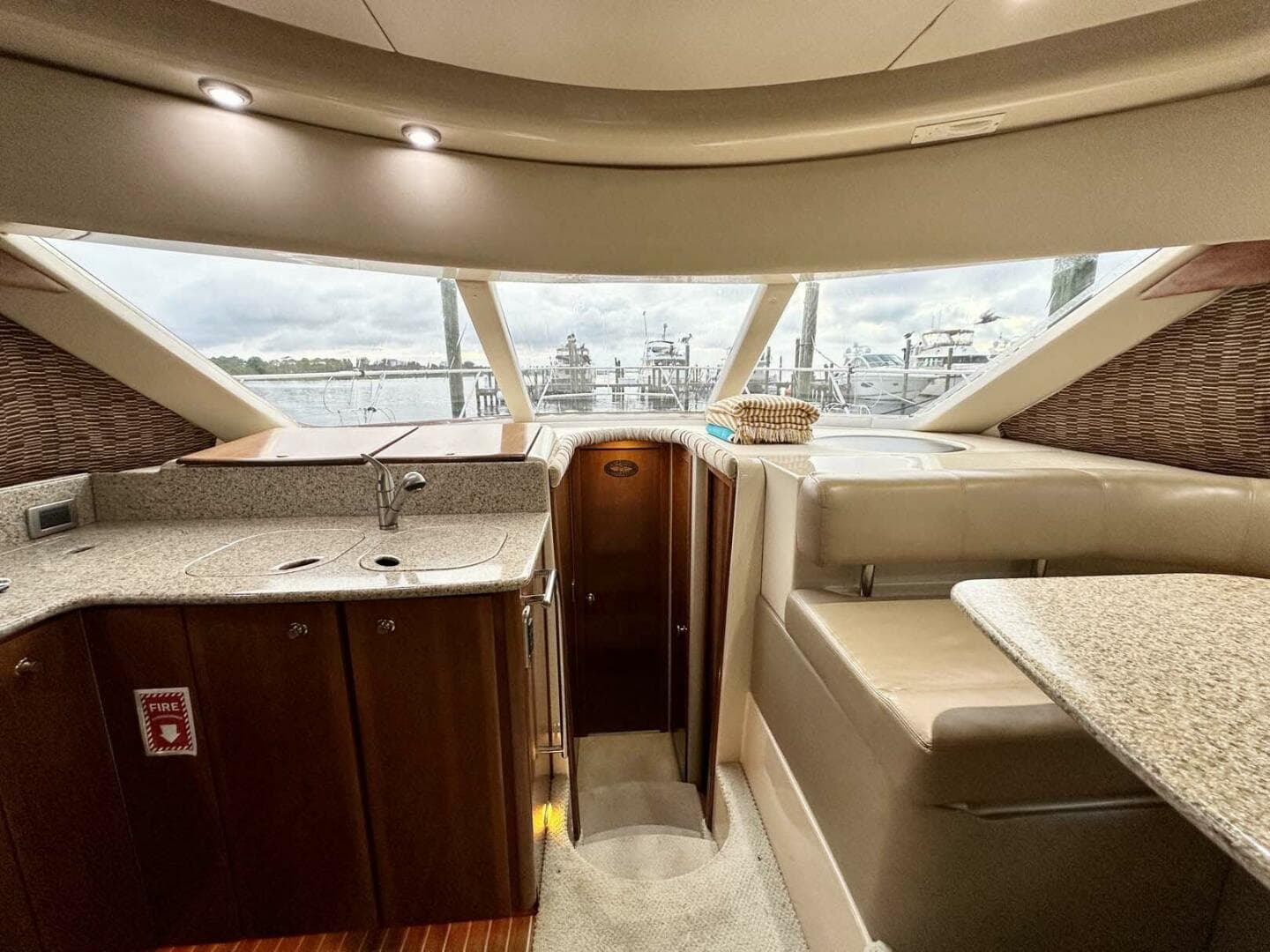 2007 Meridian 411 Sedan — photo 15