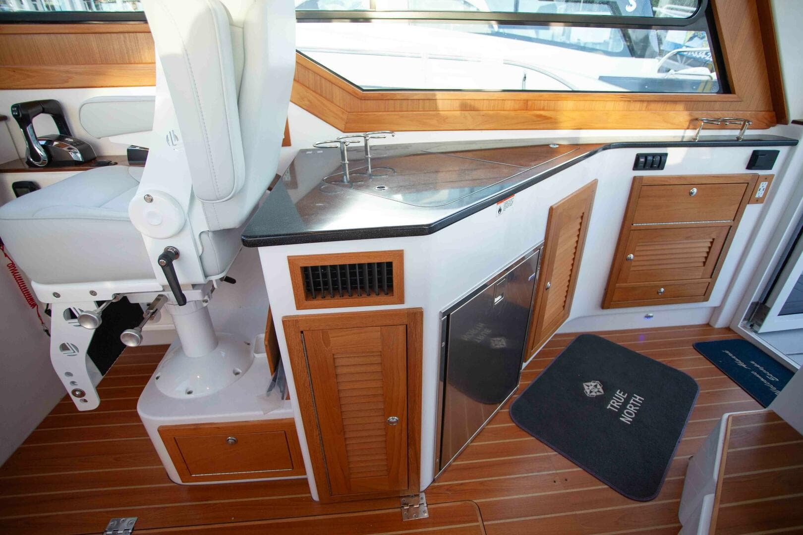 2024 True North Outboard Express — photo 90