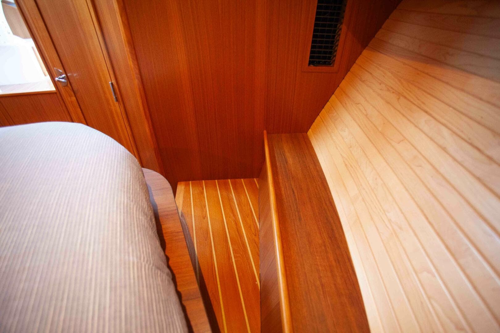 2024 True North Outboard Express — photo 153