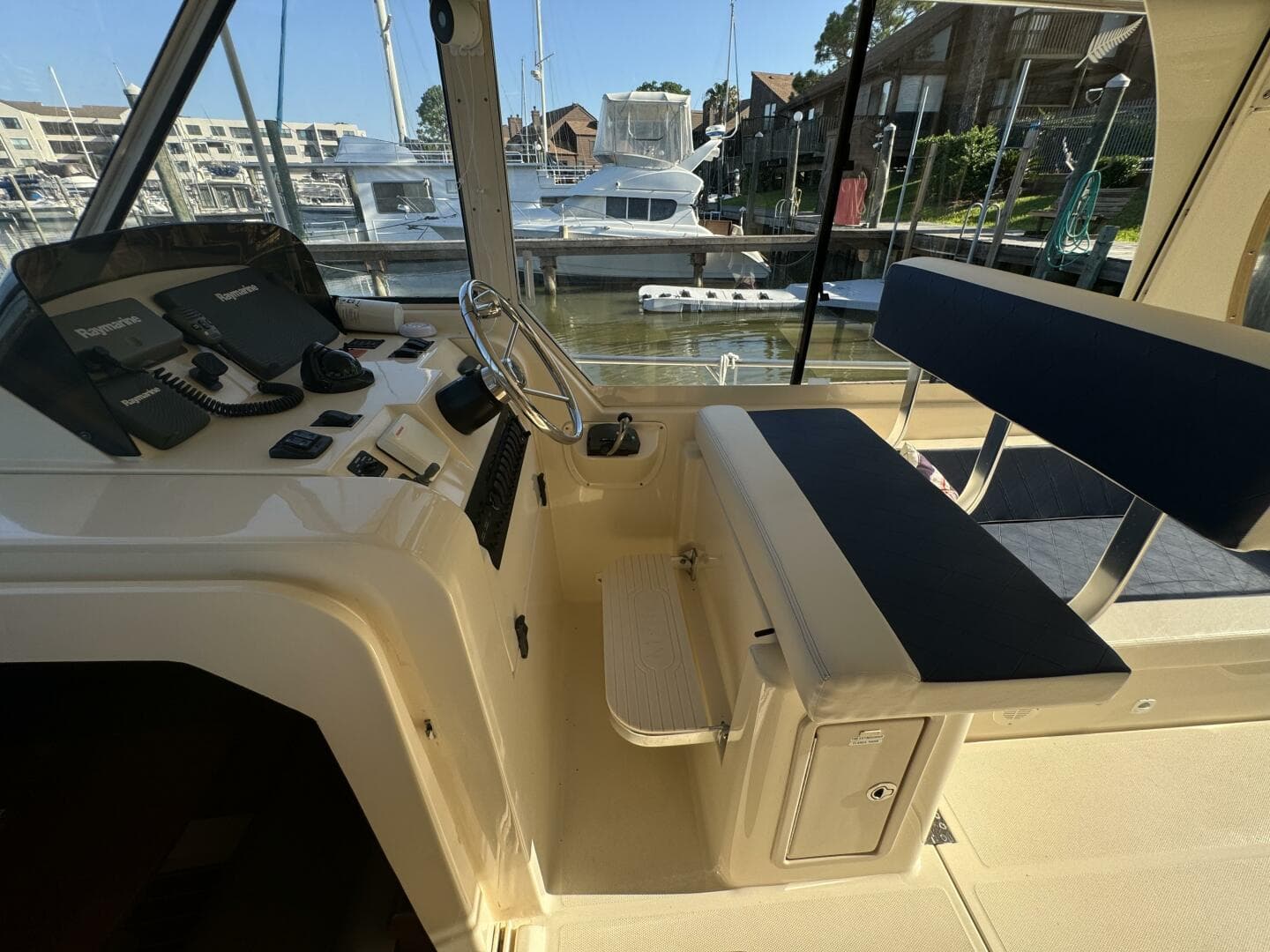 2008 Mainship 34 Pilot Hardtop — photo 31